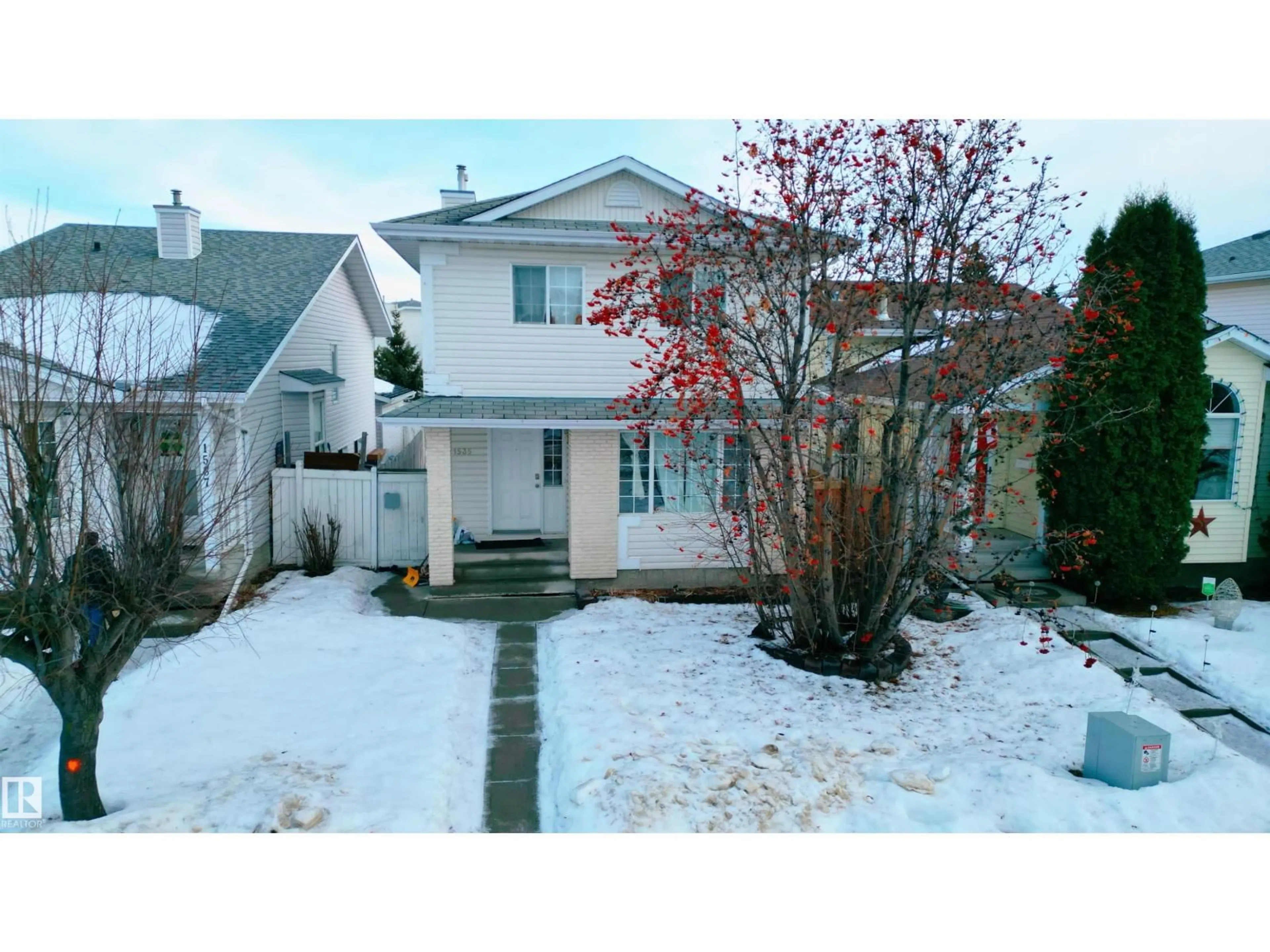 A pic from outside/outdoor area/front of a property/back of a property/a pic from drone, street for 1535 80A ST, Edmonton Alberta T6K4E2