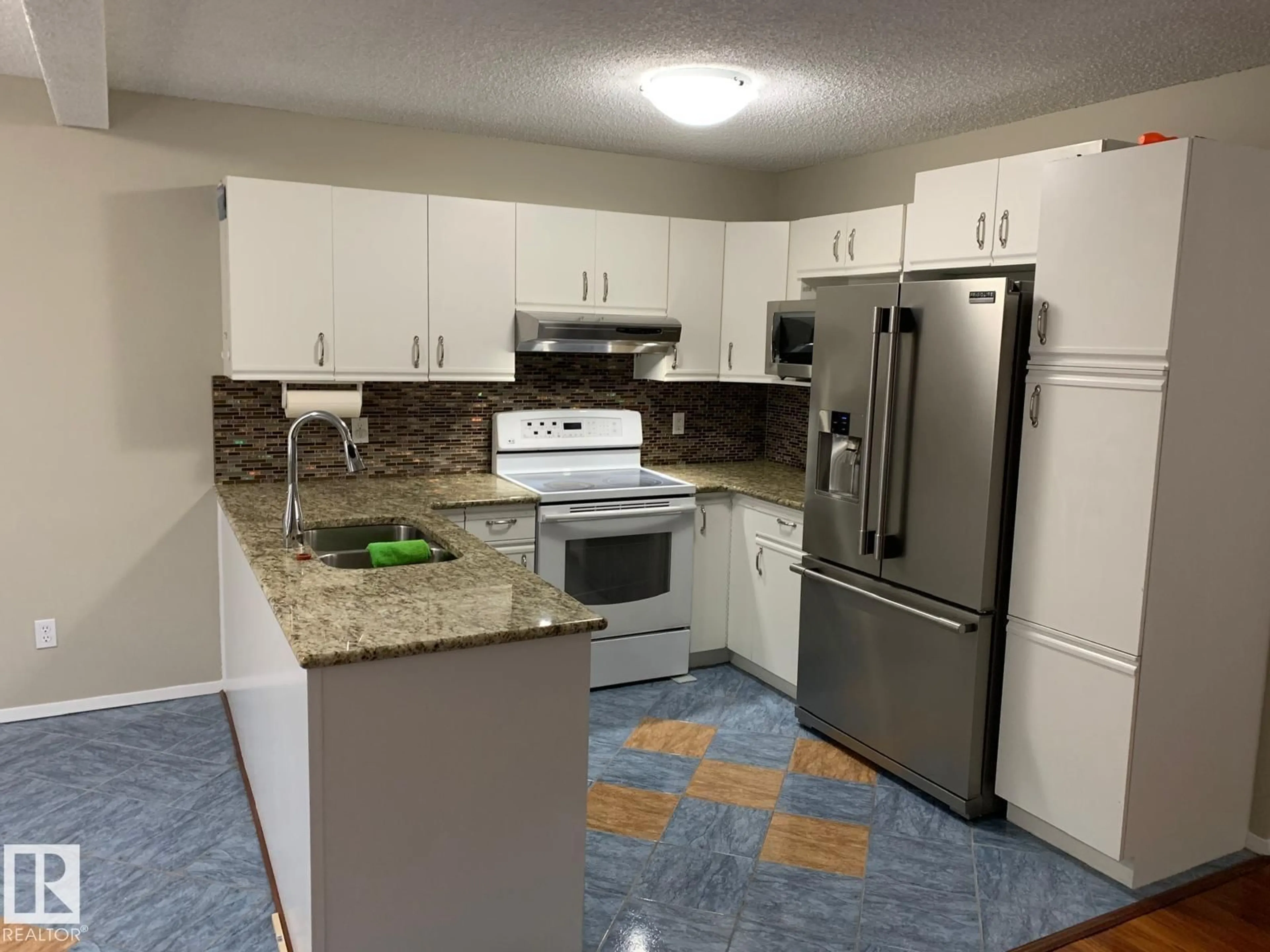 Unknown for 1535 80A ST, Edmonton Alberta T6K4E2