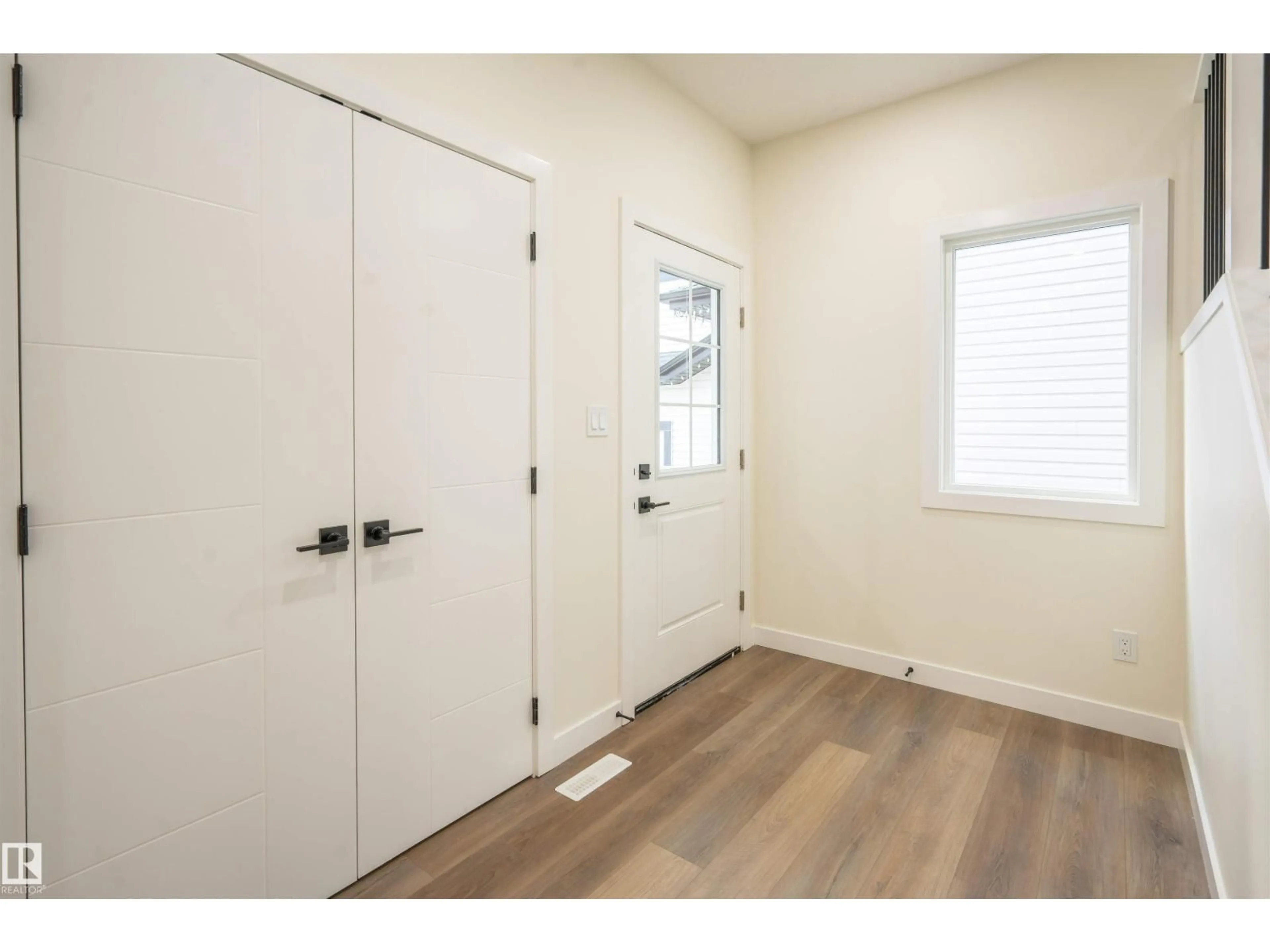 Indoor entryway for NW - 5720 176 AV, Edmonton Alberta T5Y0K8