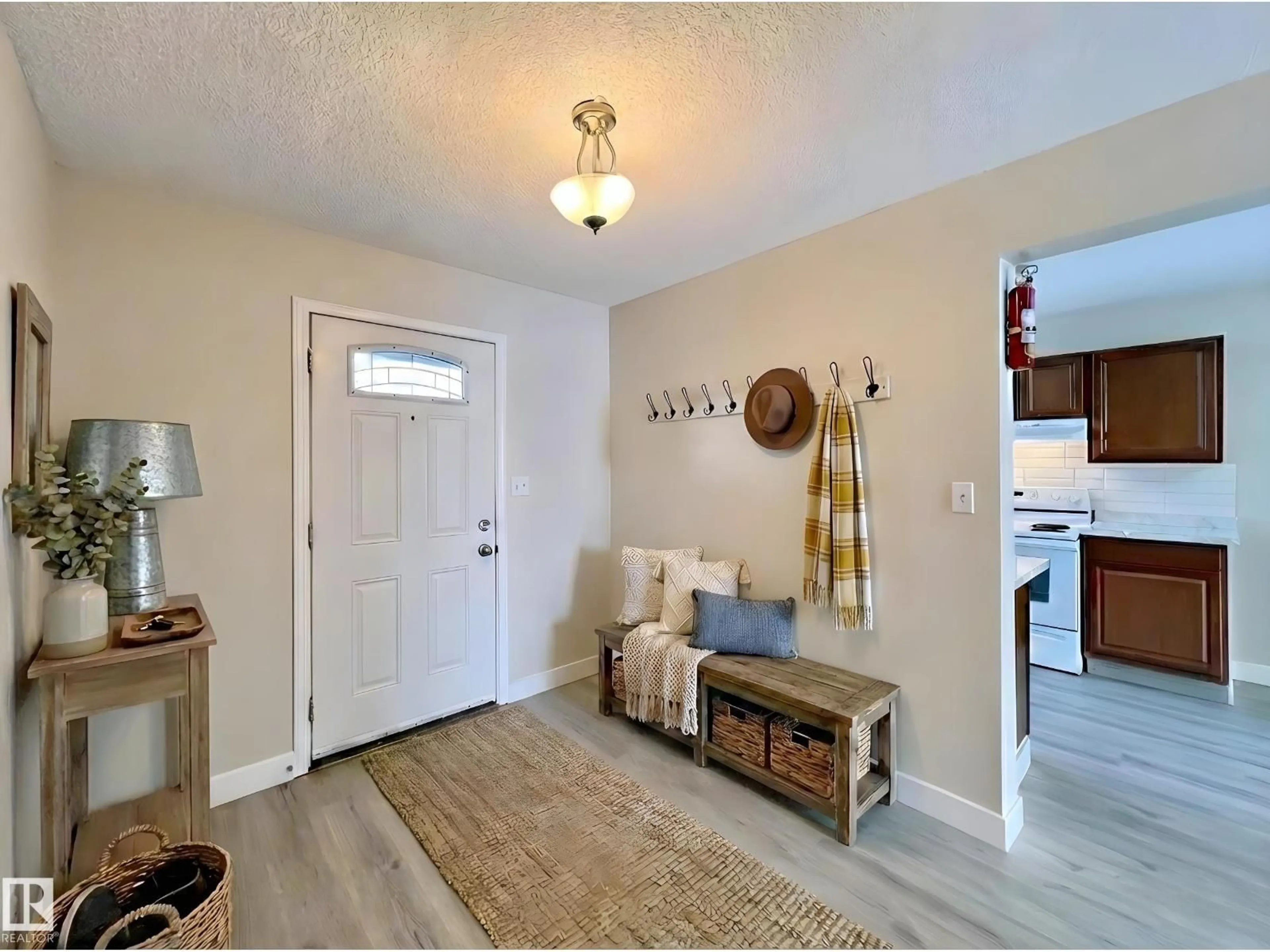Indoor entryway for NW - 11357 22 AV, Edmonton Alberta T6J4V8