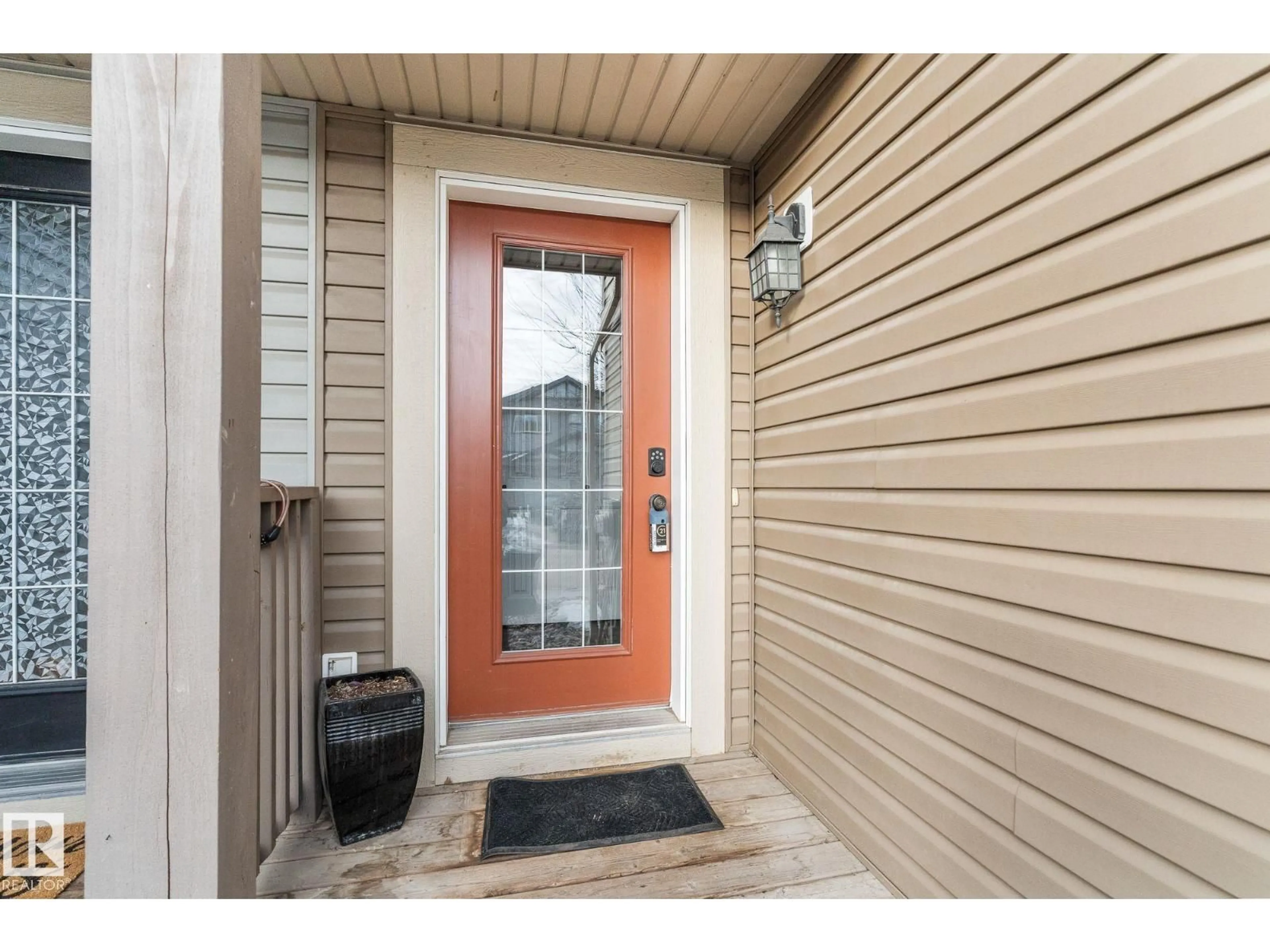 Indoor entryway for 20 MEADOWLAND CR, Spruce Grove Alberta T7X0P9