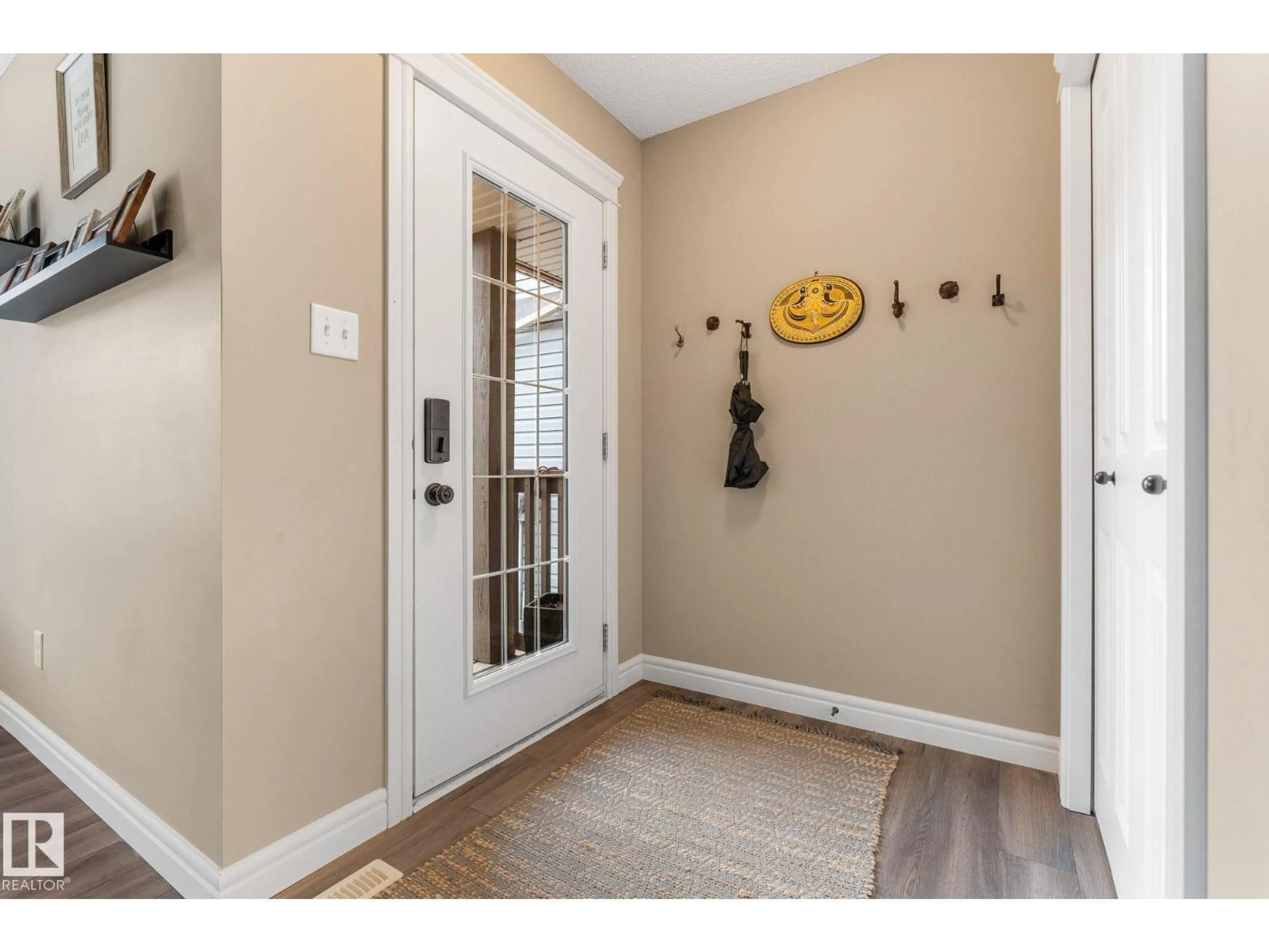 Indoor entryway for 20 MEADOWLAND CR, Spruce Grove Alberta T7X0P9