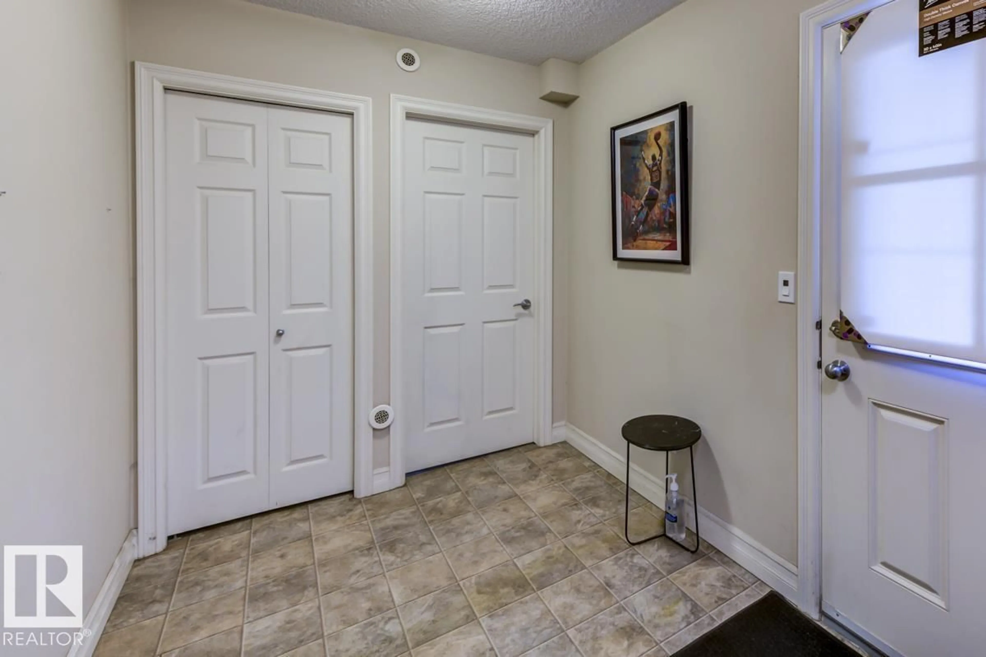 Indoor entryway for 2336 - 103 ASPEN TR, Sherwood Park Alberta T8H0J1