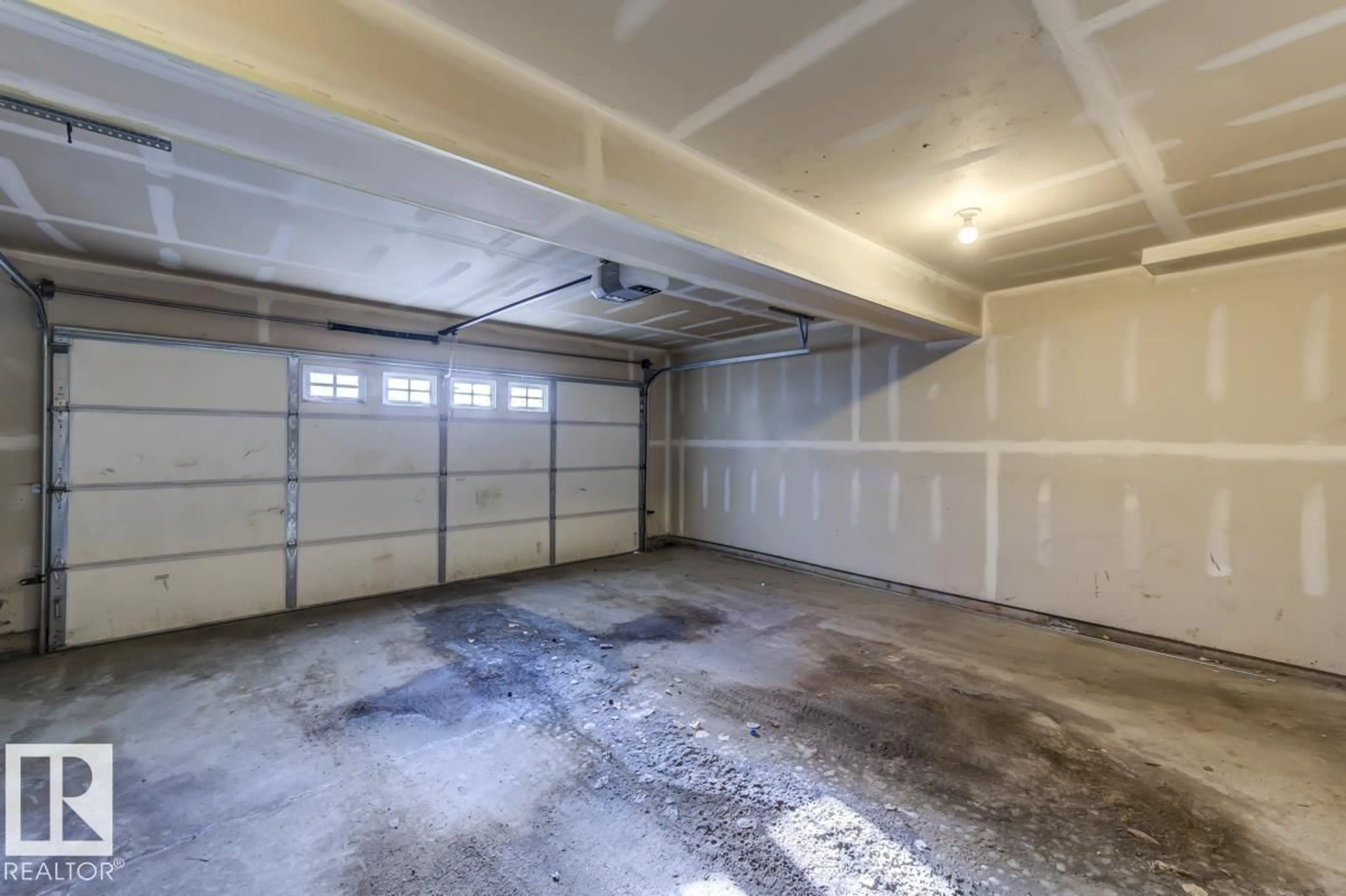 Indoor garage for 2336 - 103 ASPEN TR, Sherwood Park Alberta T8H0J1