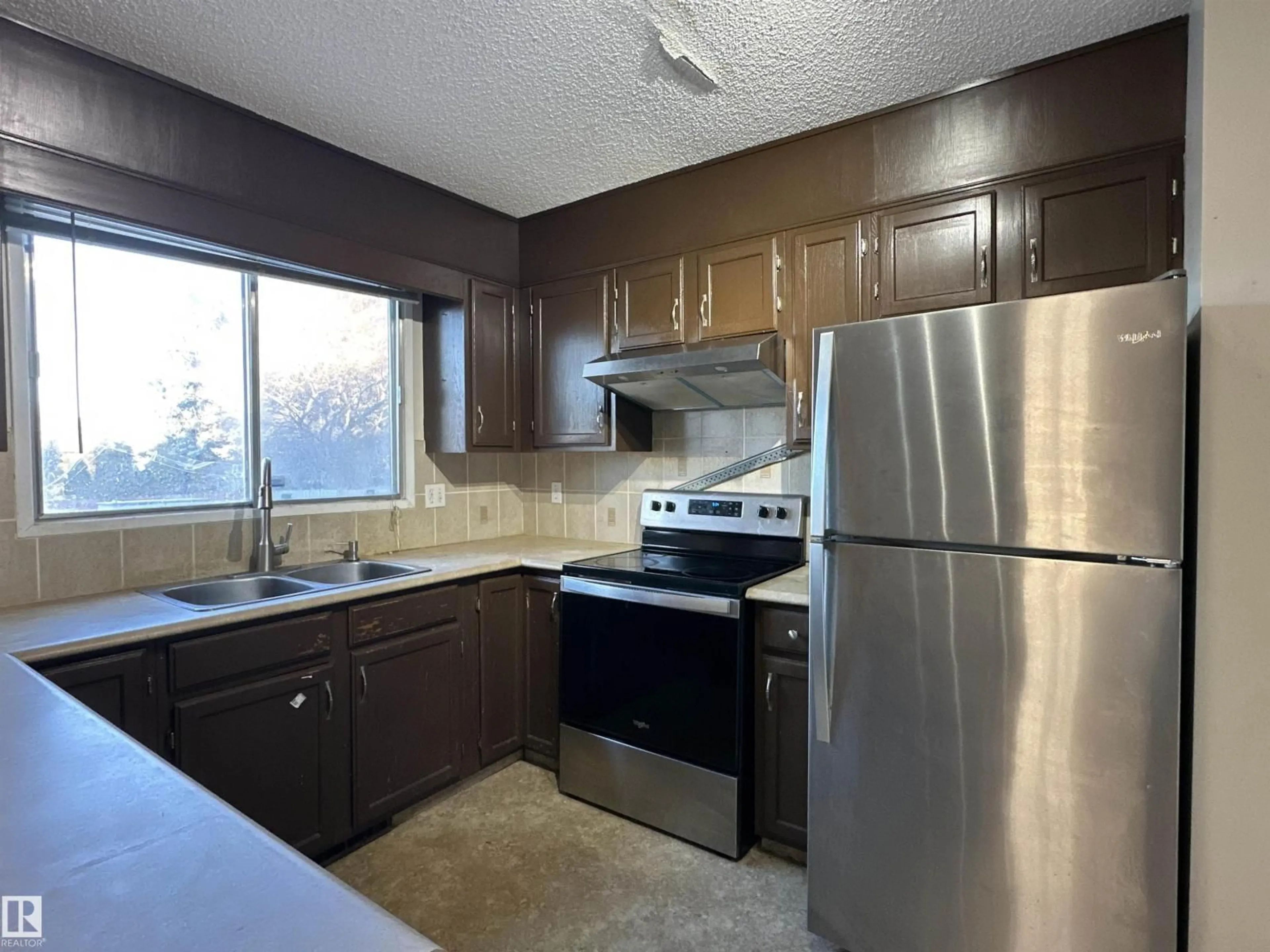Standard kitchen, unknown for 10512 21 AV, Edmonton Alberta T6J5G9