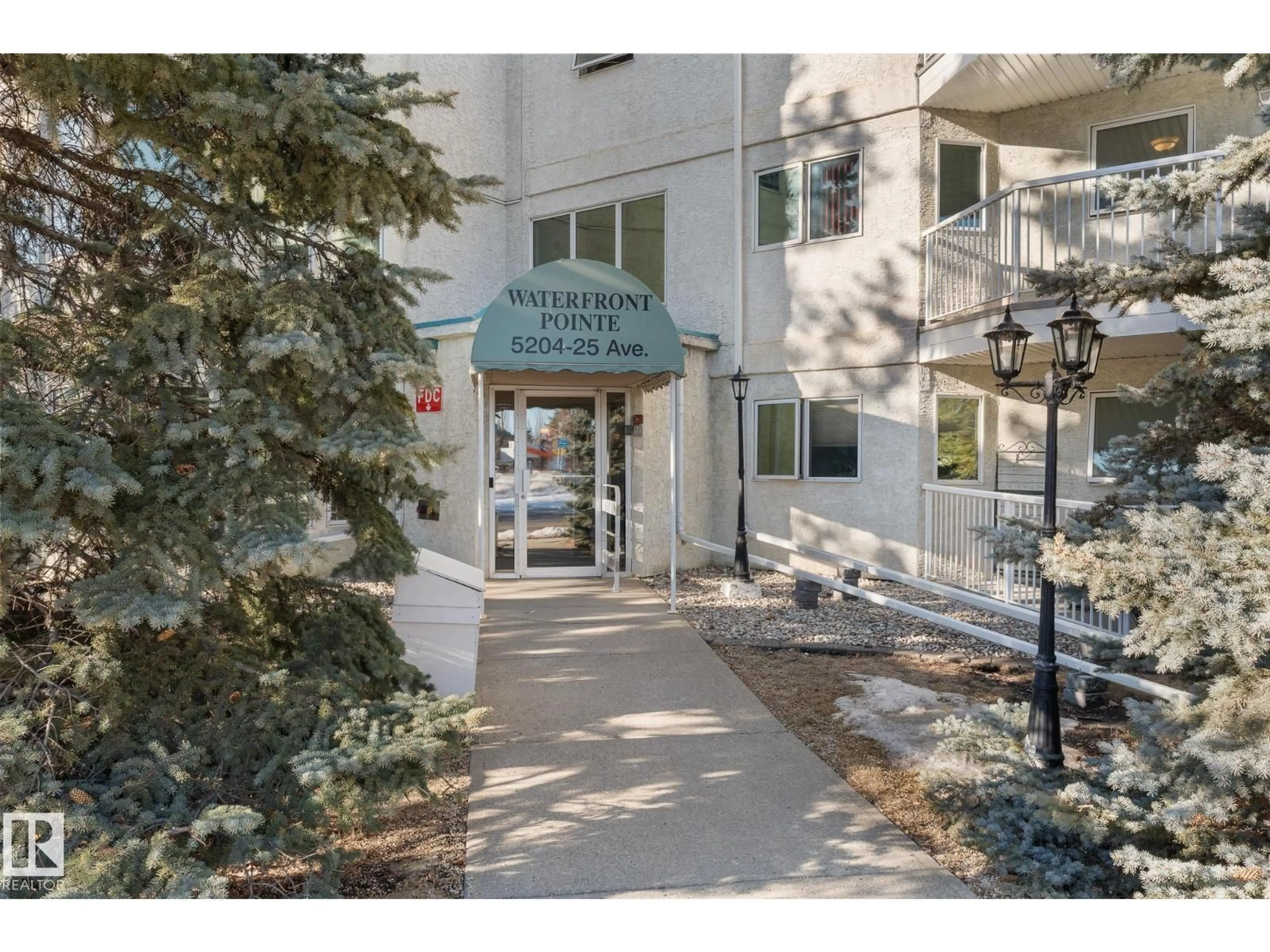 Indoor foyer for #407 - 5204 25 AV, Edmonton Alberta T6L6R2