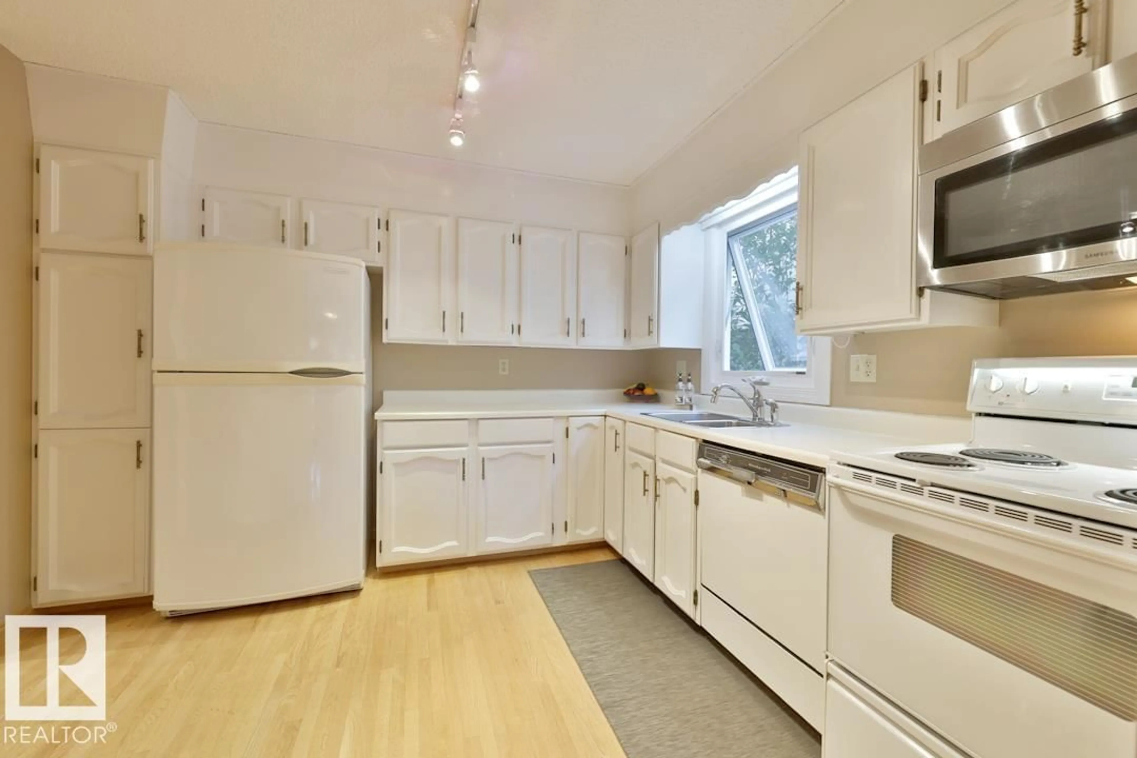 Standard kitchen, unknown for #102 - 10549 87 AV, Edmonton Alberta T6E2P6