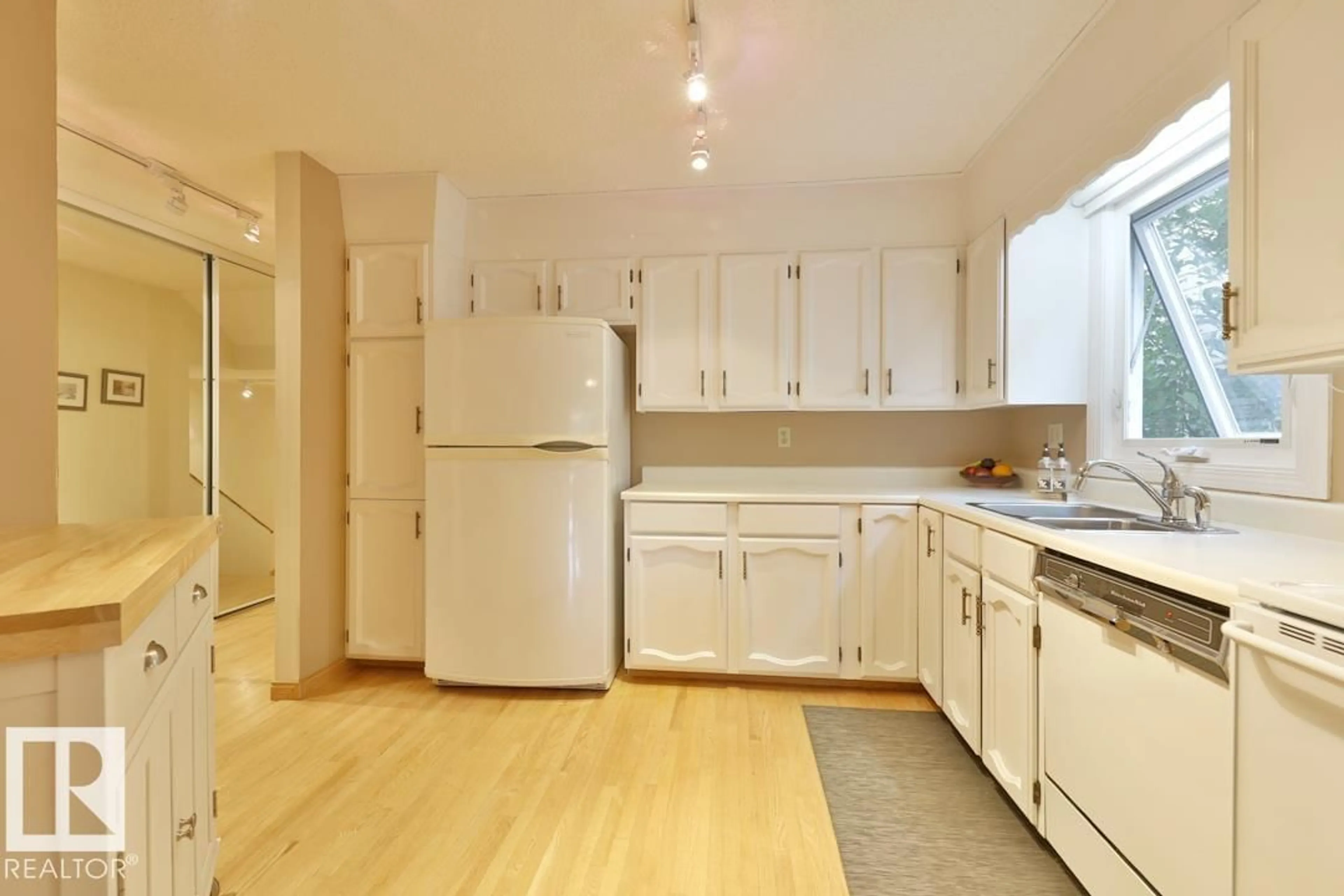 Standard kitchen, unknown for #102 - 10549 87 AV, Edmonton Alberta T6E2P6