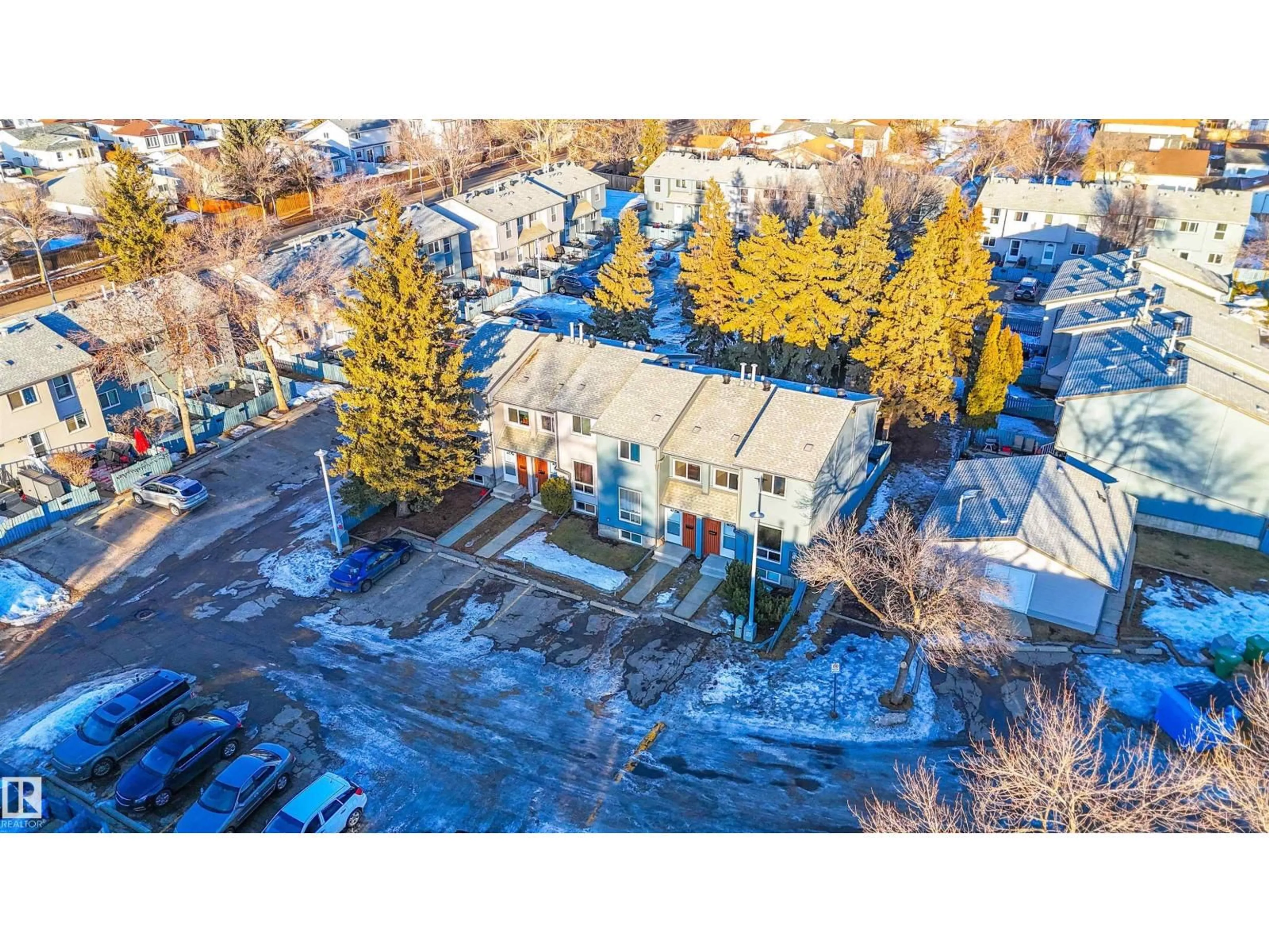 A pic from outside/outdoor area/front of a property/back of a property/a pic from drone, street for 14225 32 ST, Edmonton Alberta T5Y1H3