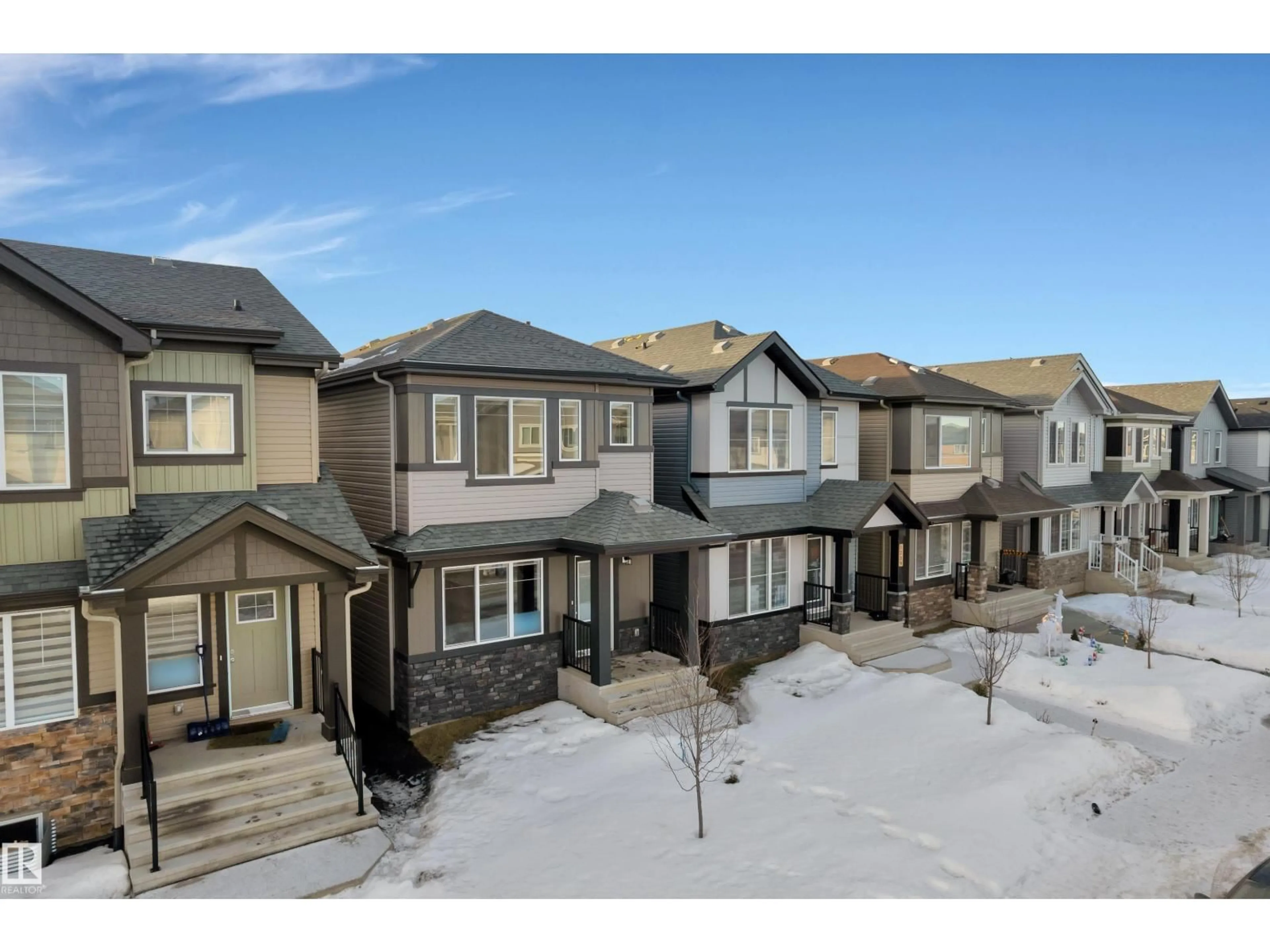 A pic from outside/outdoor area/front of a property/back of a property/a pic from drone, street for 1235 16 AV, Edmonton Alberta T6T0S9