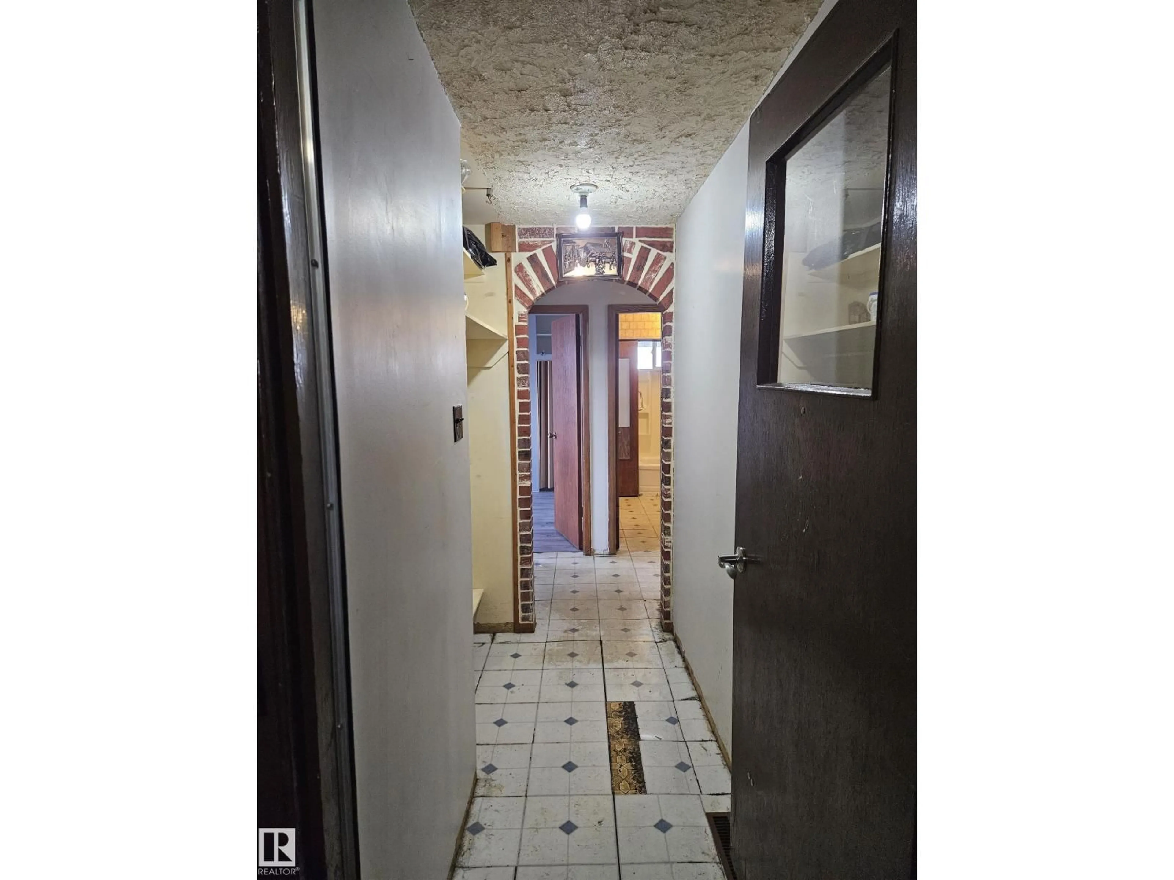 Indoor foyer for 5314 57 ST, Cold Lake Alberta T9M1R9