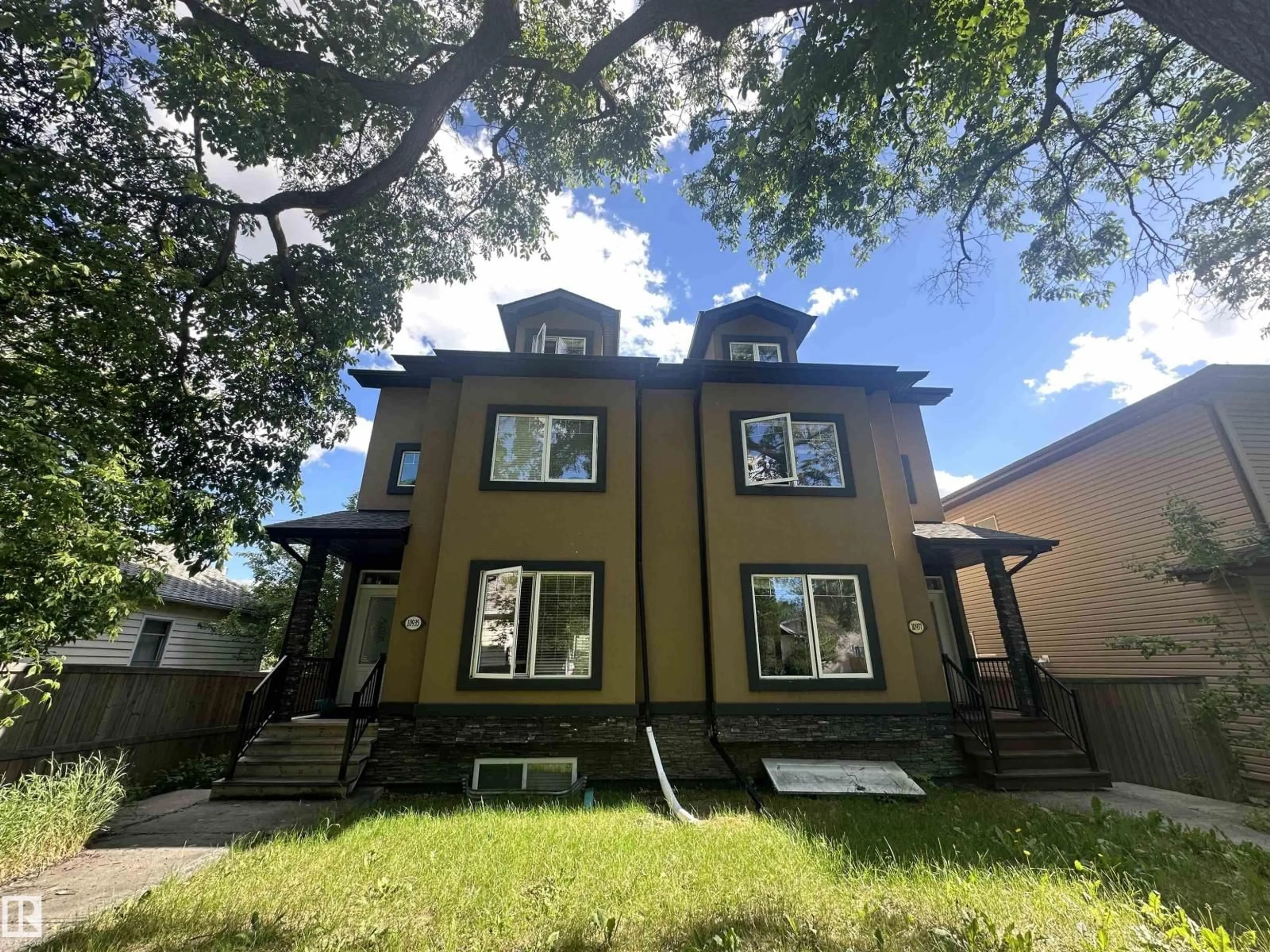 Home with vinyl exterior material, street for 10935 76 AV, Edmonton Alberta T6G0J6