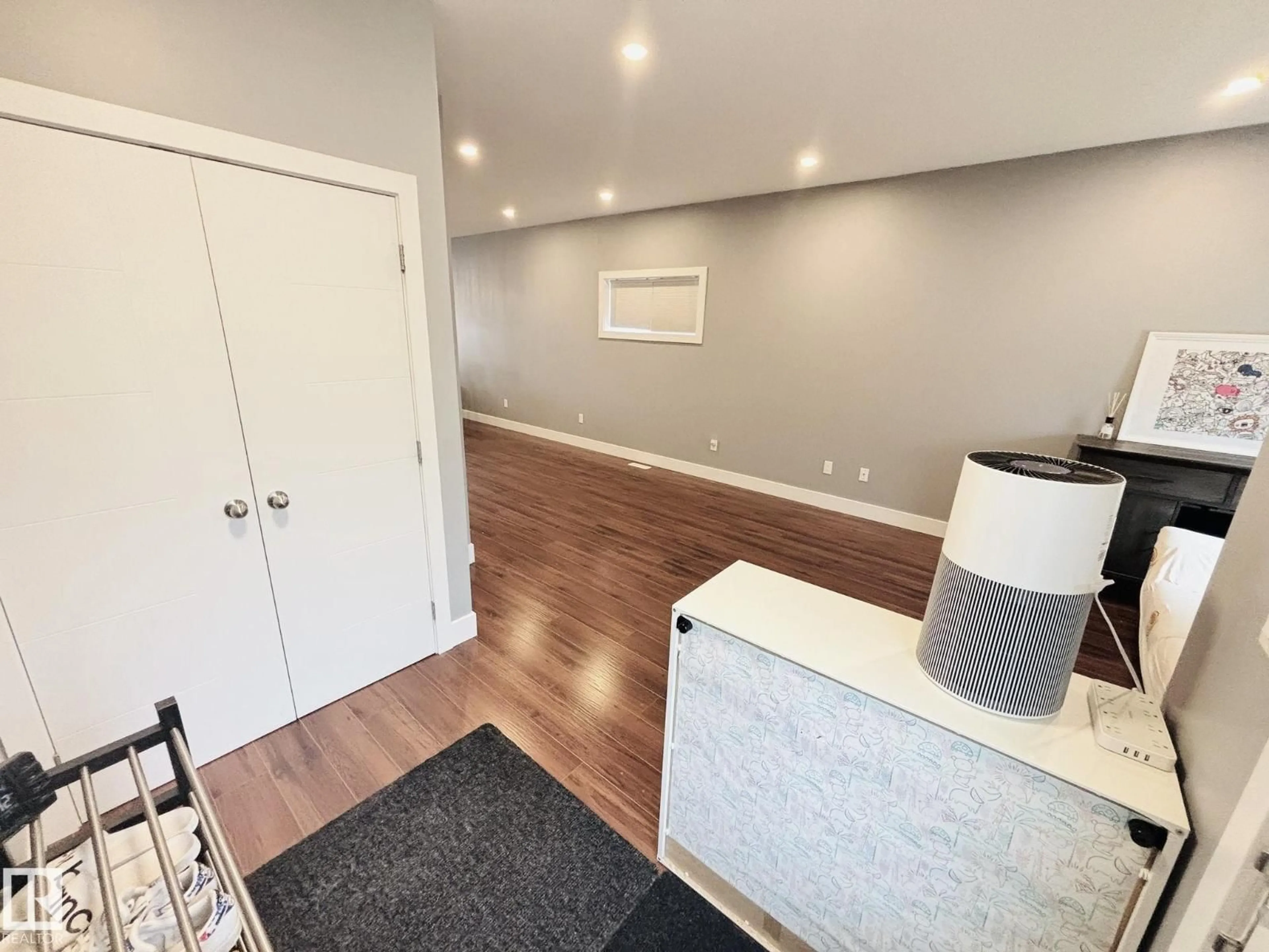 A pic of a room for 11916 89 ST, Edmonton Alberta T5B3V8