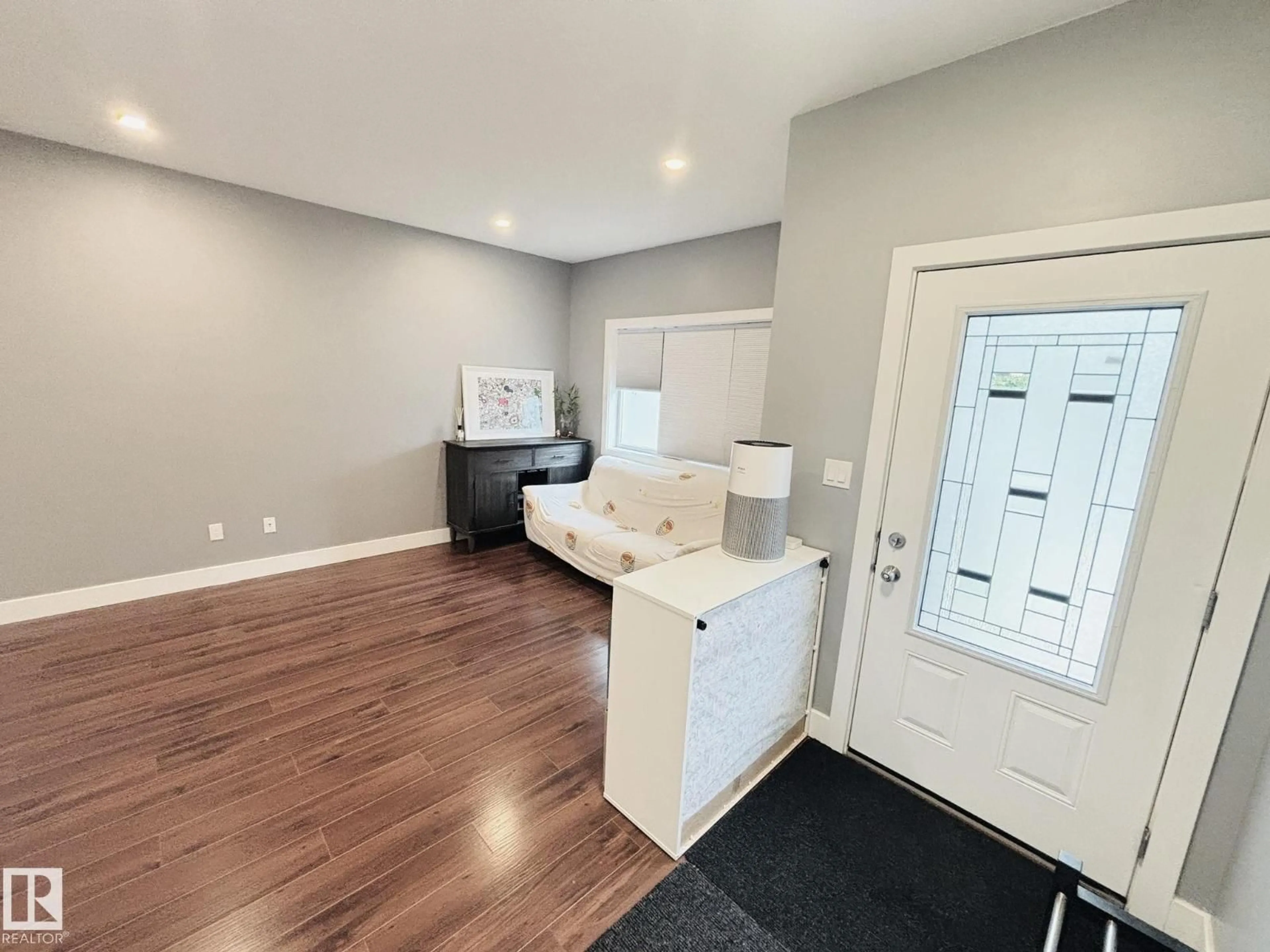 Unknown for 11916 89 ST, Edmonton Alberta T5B3V8