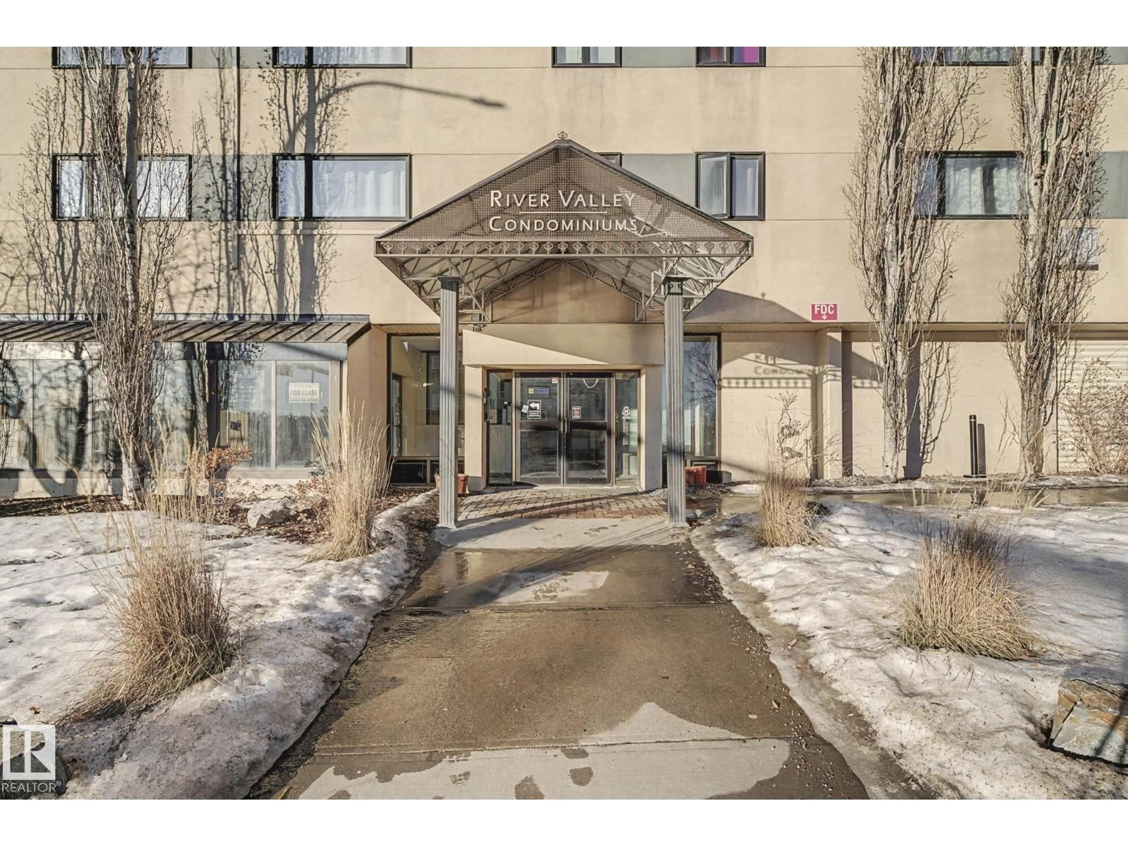 Indoor foyer for 808 - 9710 105 ST, Edmonton Alberta T5K1A4