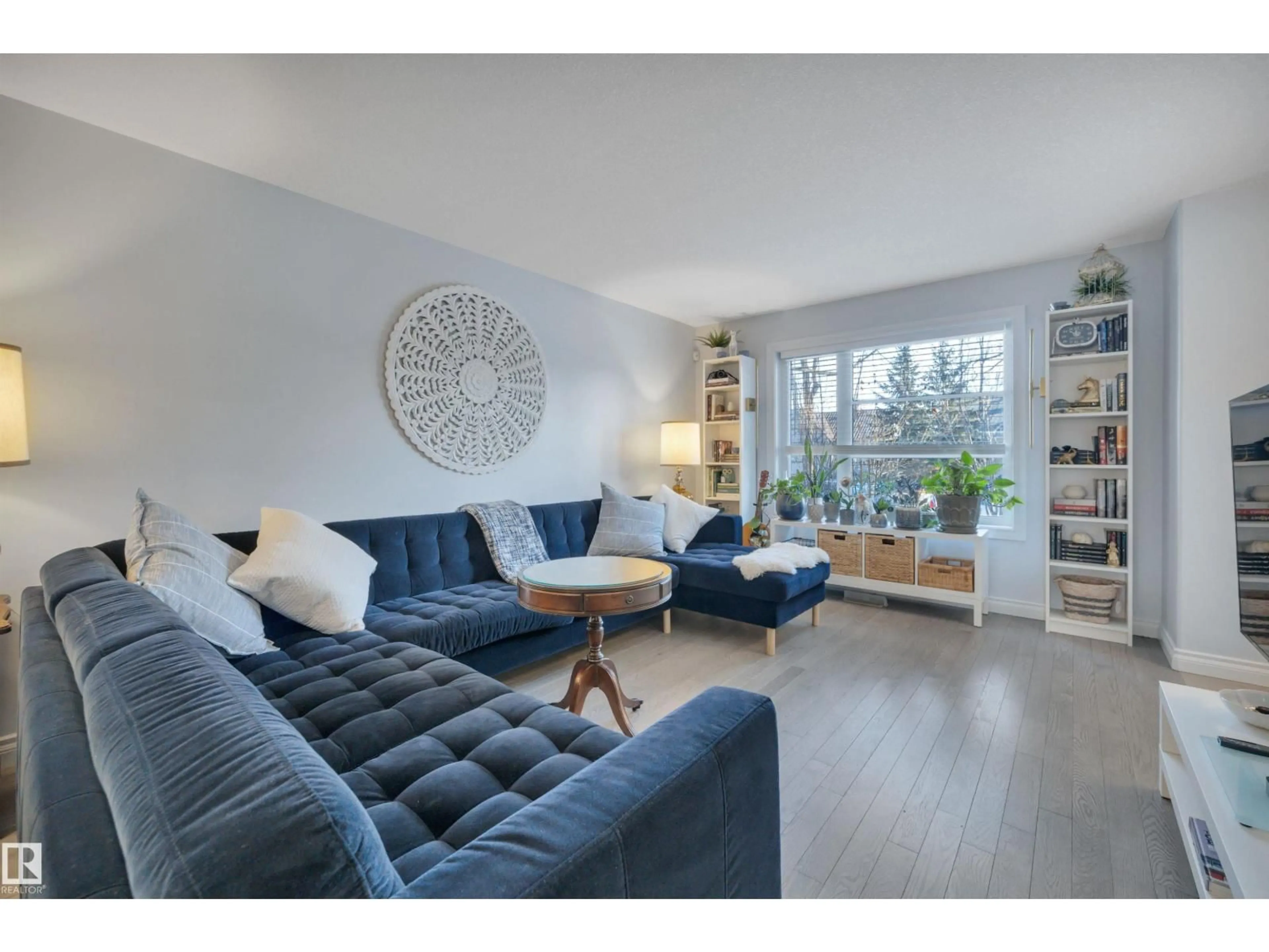 Living room with furniture, wood/laminate floor for NW - 11234 105 ST, Edmonton Alberta T5G2M5