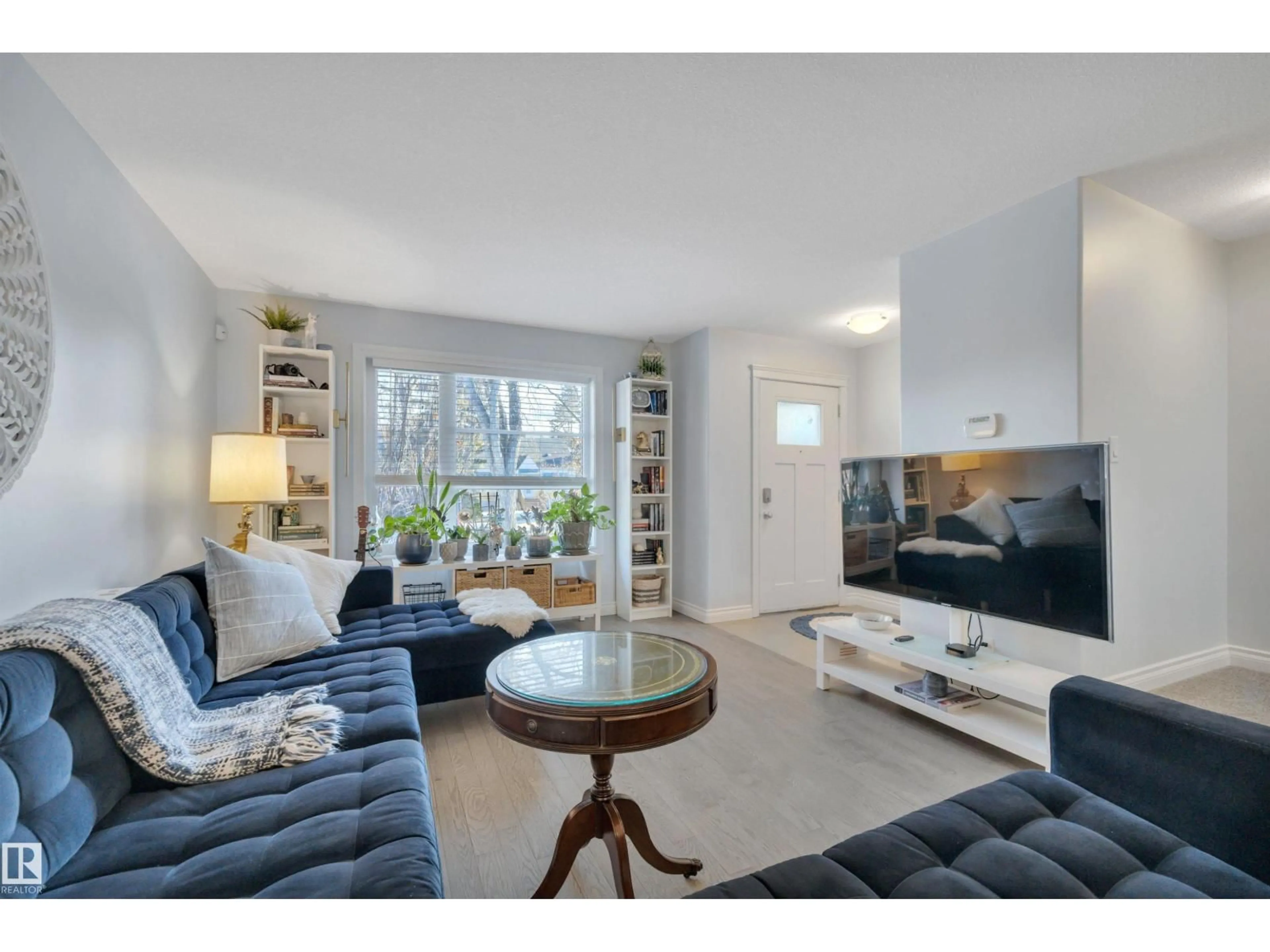 Living room with furniture, wood/laminate floor for NW - 11234 105 ST, Edmonton Alberta T5G2M5