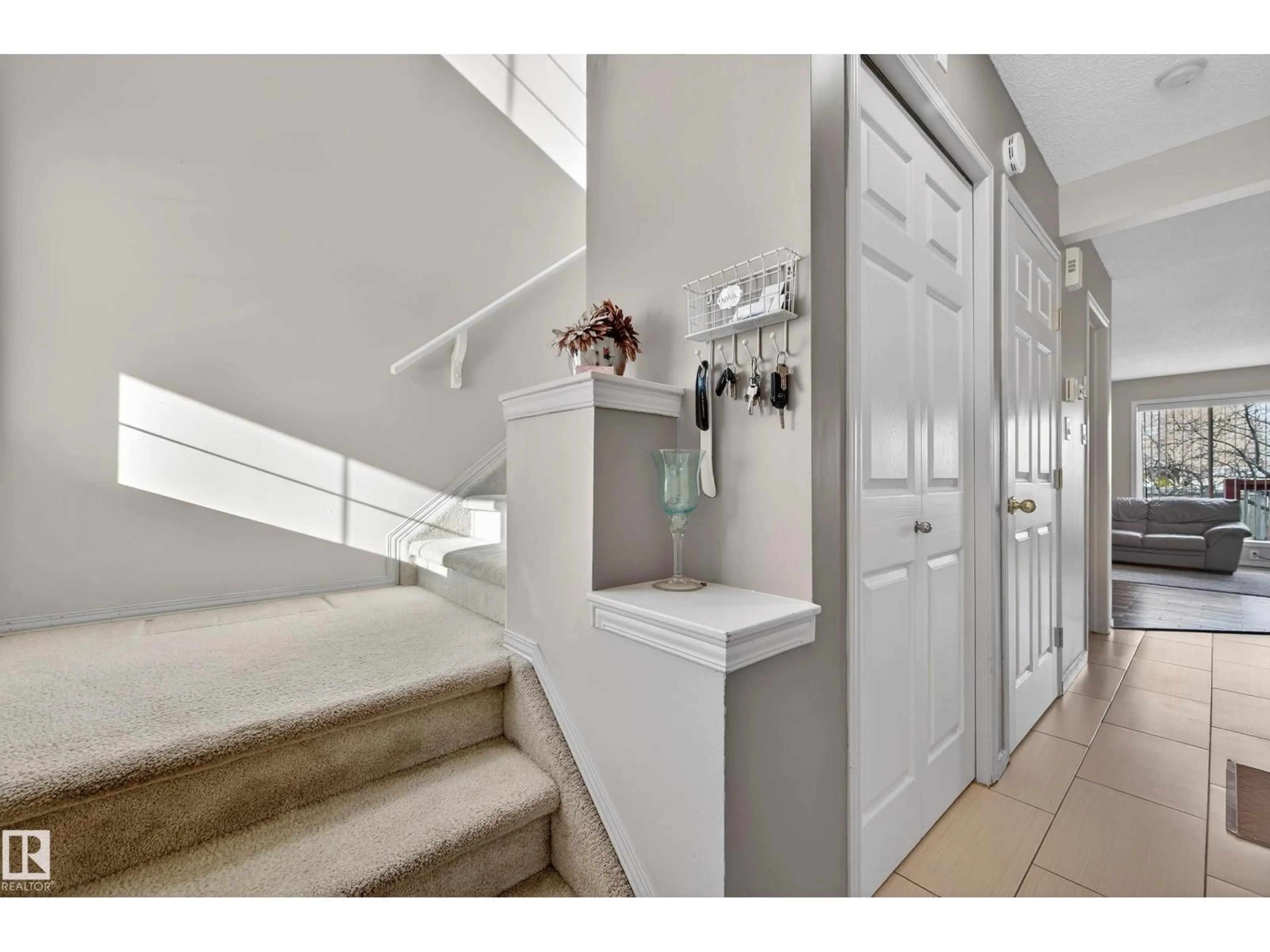 Indoor entryway for 6840 159A AV, Edmonton Alberta T5Z3N9