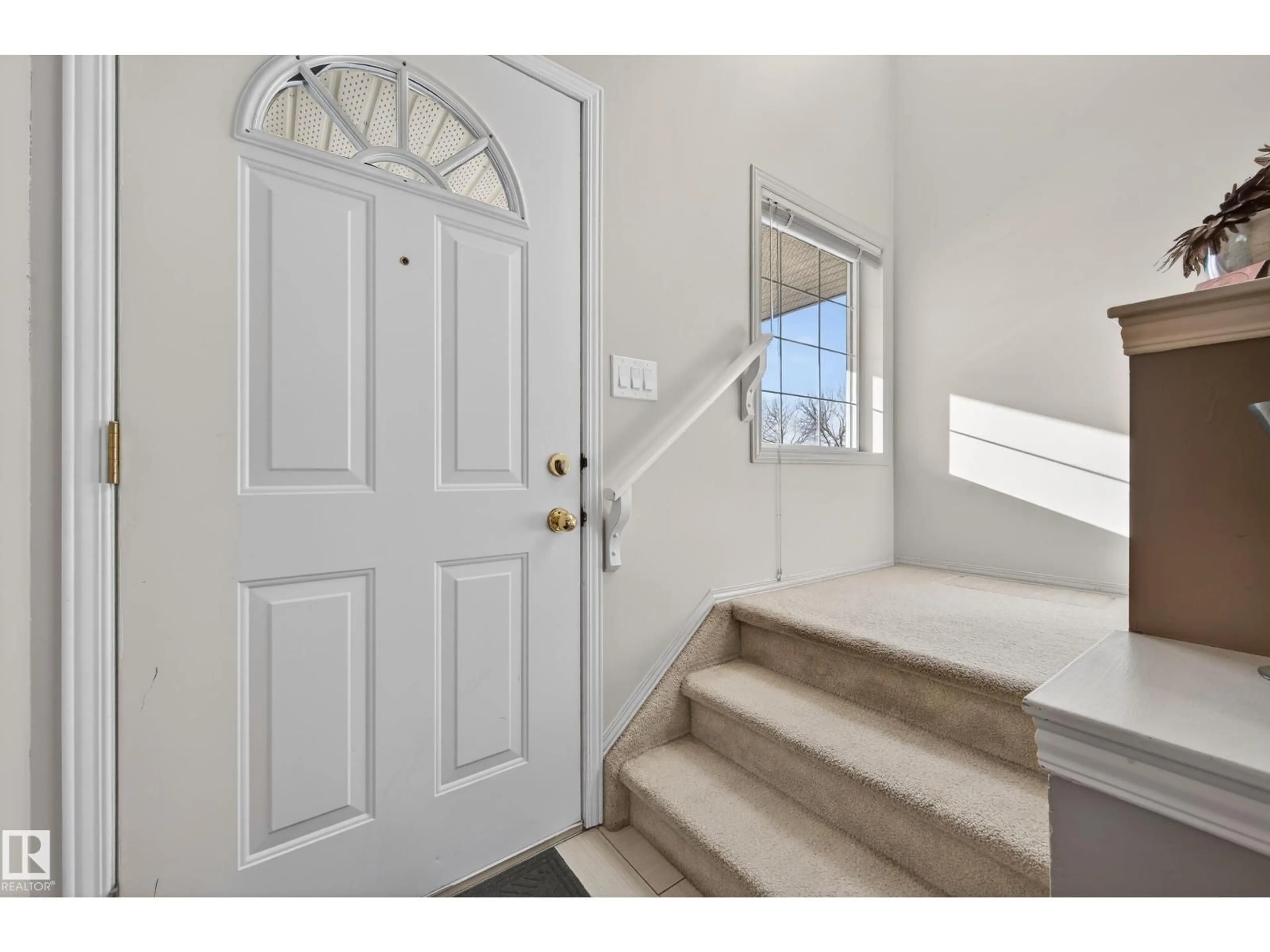 Indoor entryway for 6840 159A AV, Edmonton Alberta T5Z3N9