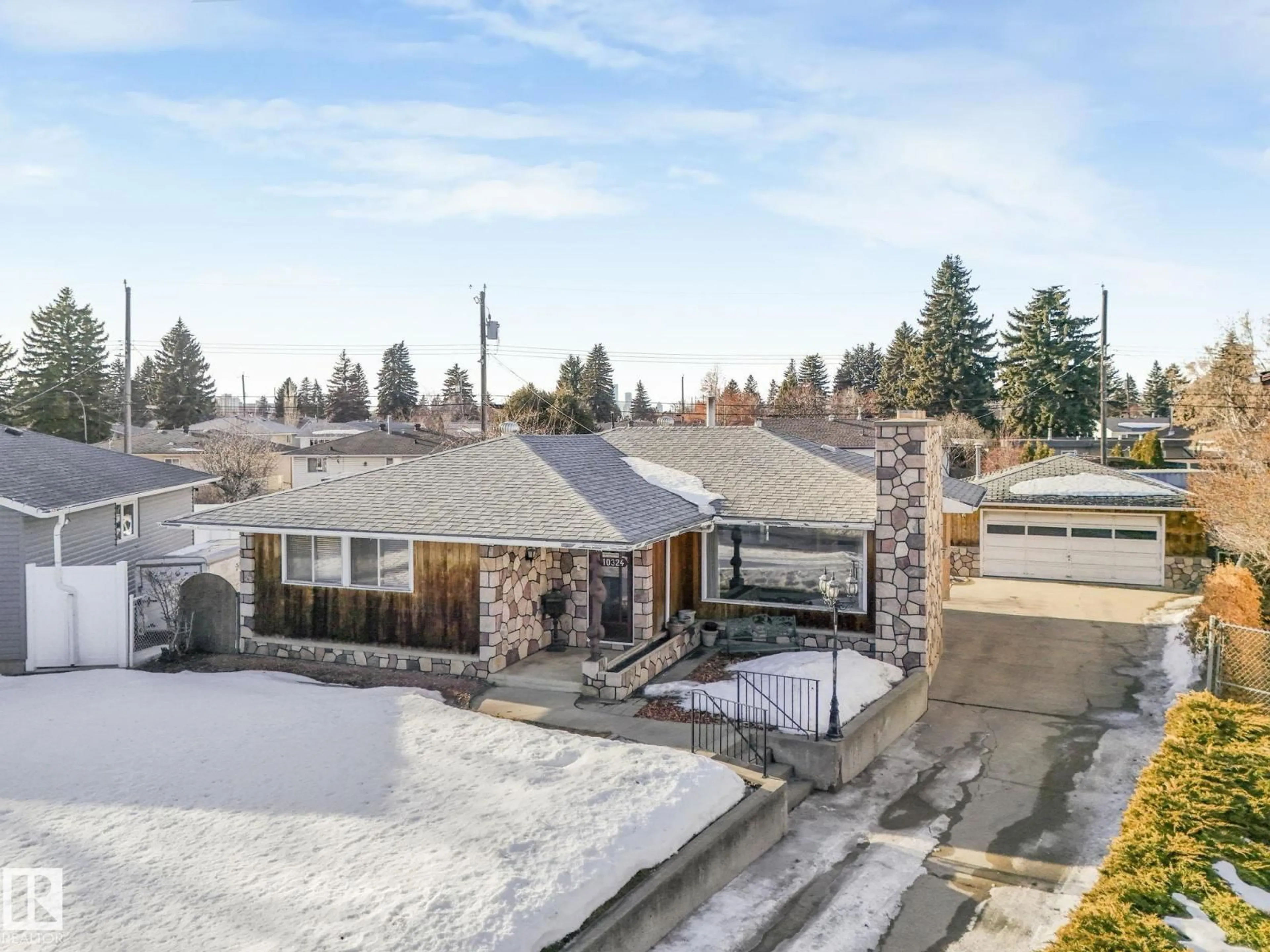 A pic from outside/outdoor area/front of a property/back of a property/a pic from drone, unknown for 10324 42 ST, Edmonton Alberta T6A1T5