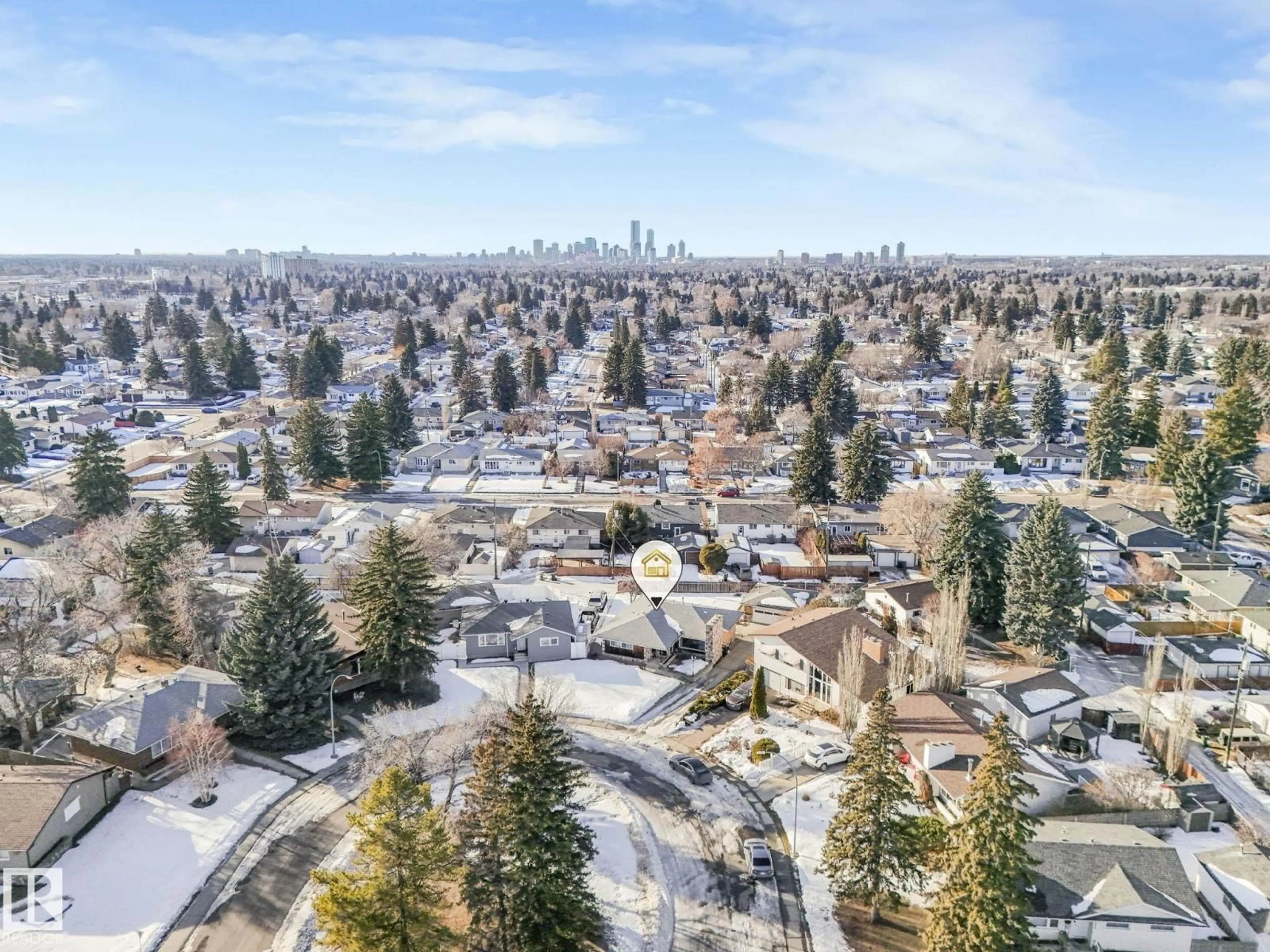 A pic from outside/outdoor area/front of a property/back of a property/a pic from drone, unknown for 10324 42 ST, Edmonton Alberta T6A1T5