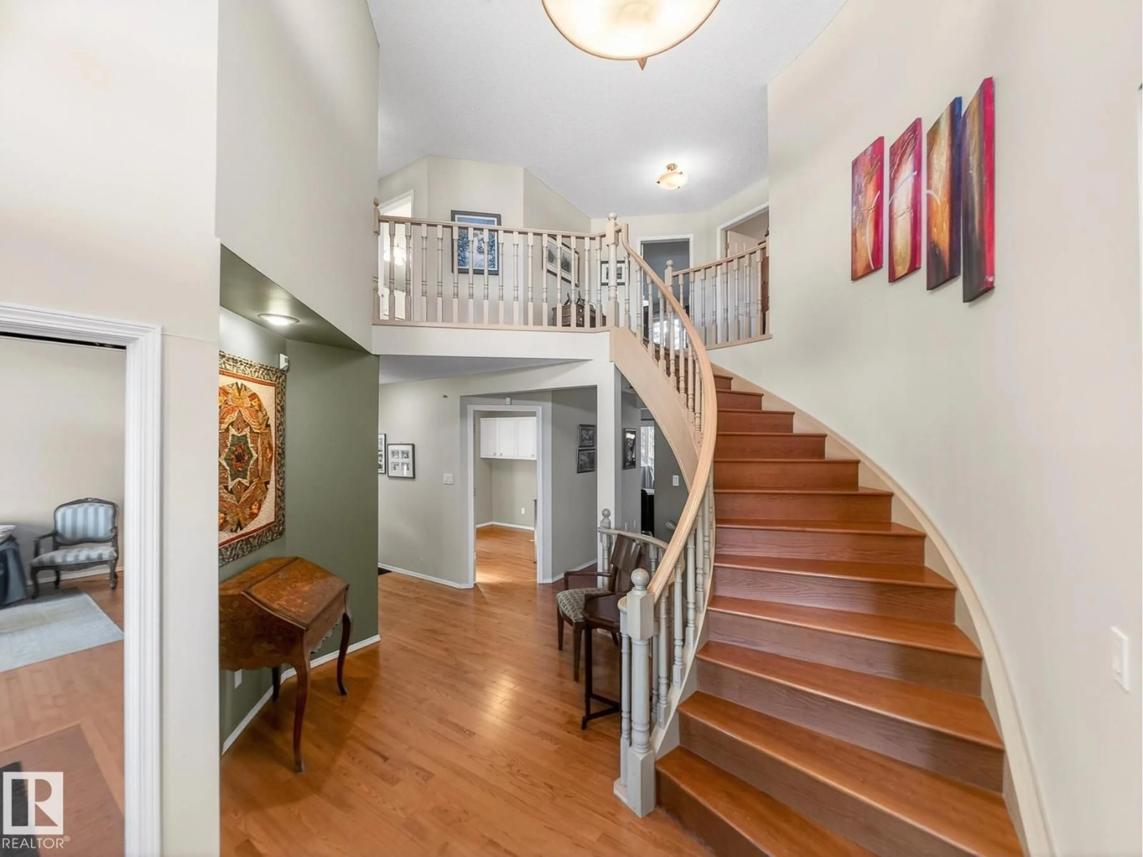 Indoor entryway for 220 RONNING CL, Edmonton Alberta T6R1Z4