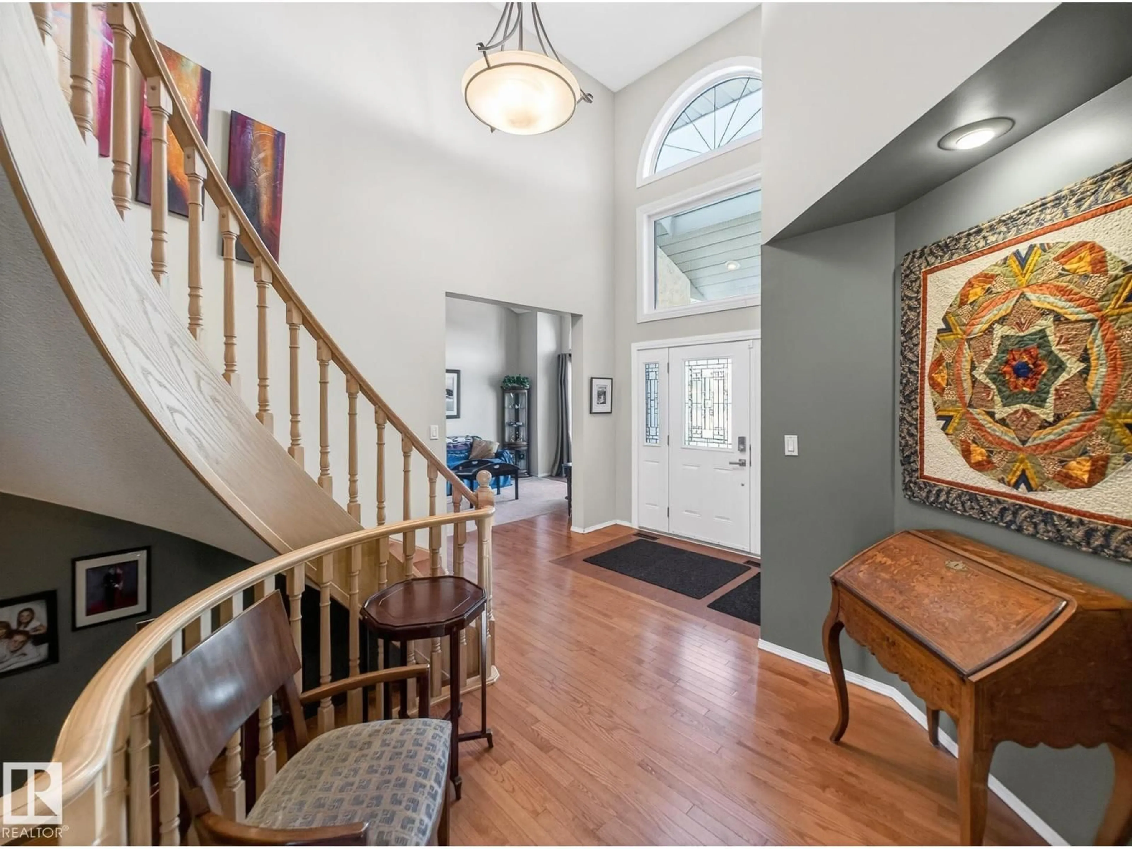 Indoor entryway for 220 RONNING CL, Edmonton Alberta T6R1Z4