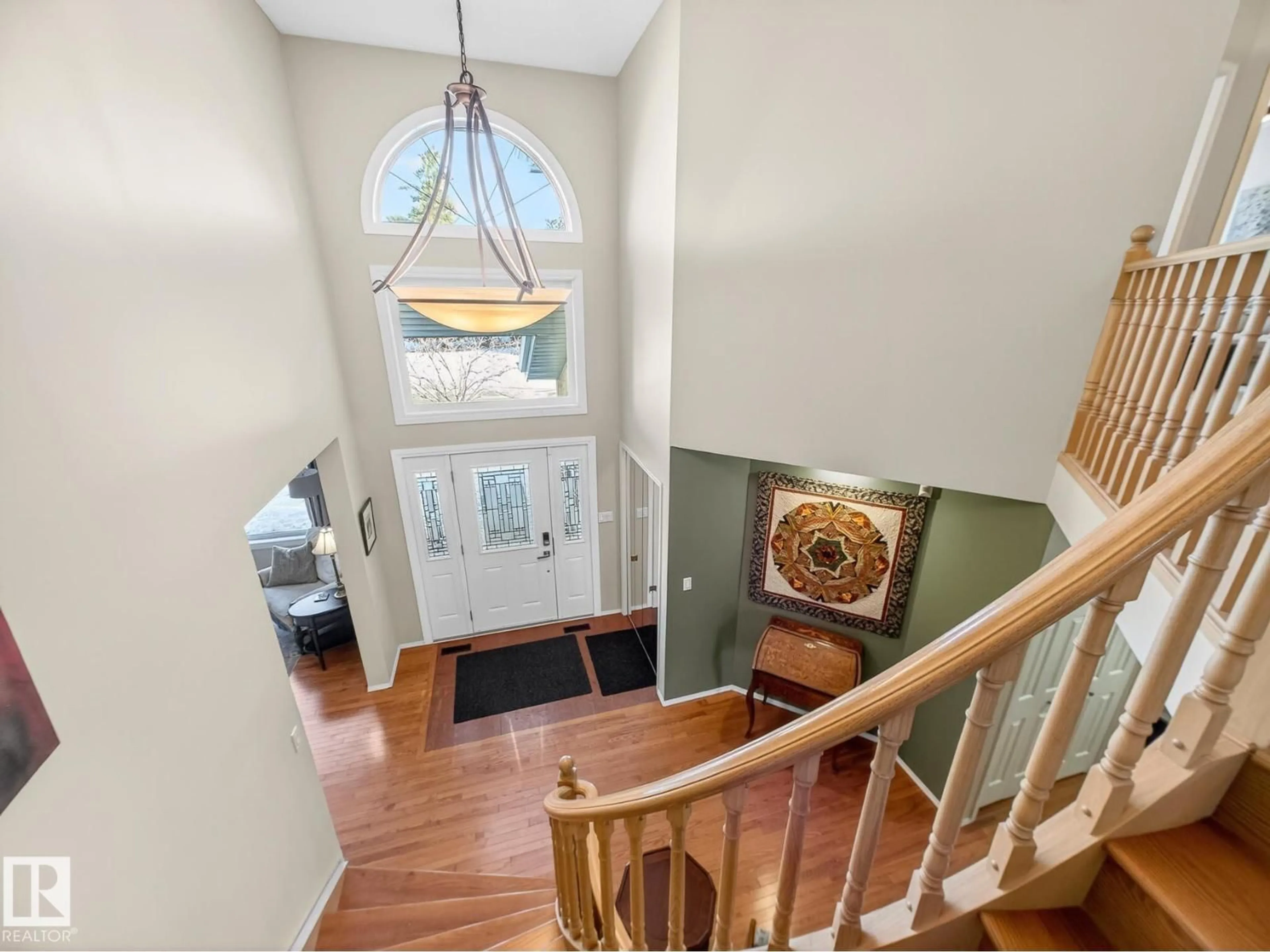 Indoor entryway for 220 RONNING CL, Edmonton Alberta T6R1Z4