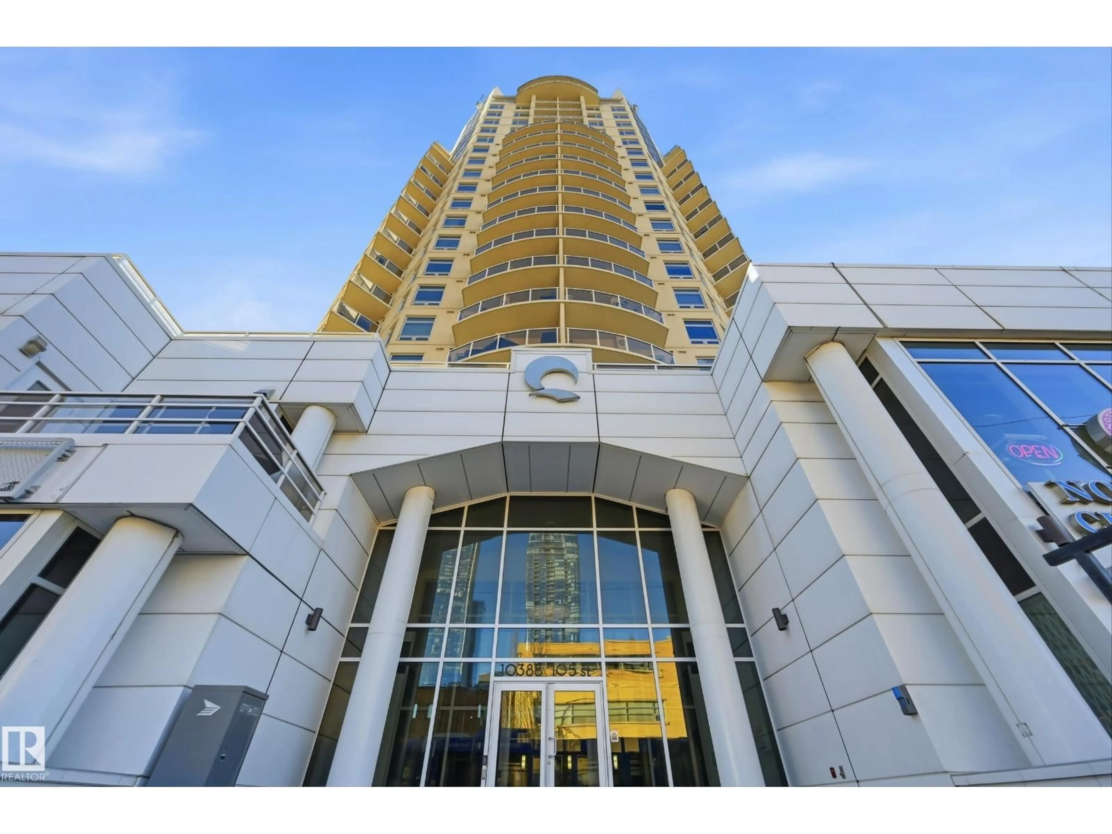 Indoor foyer for 10388 - 2003 105 ST, Edmonton Alberta T5J1E6