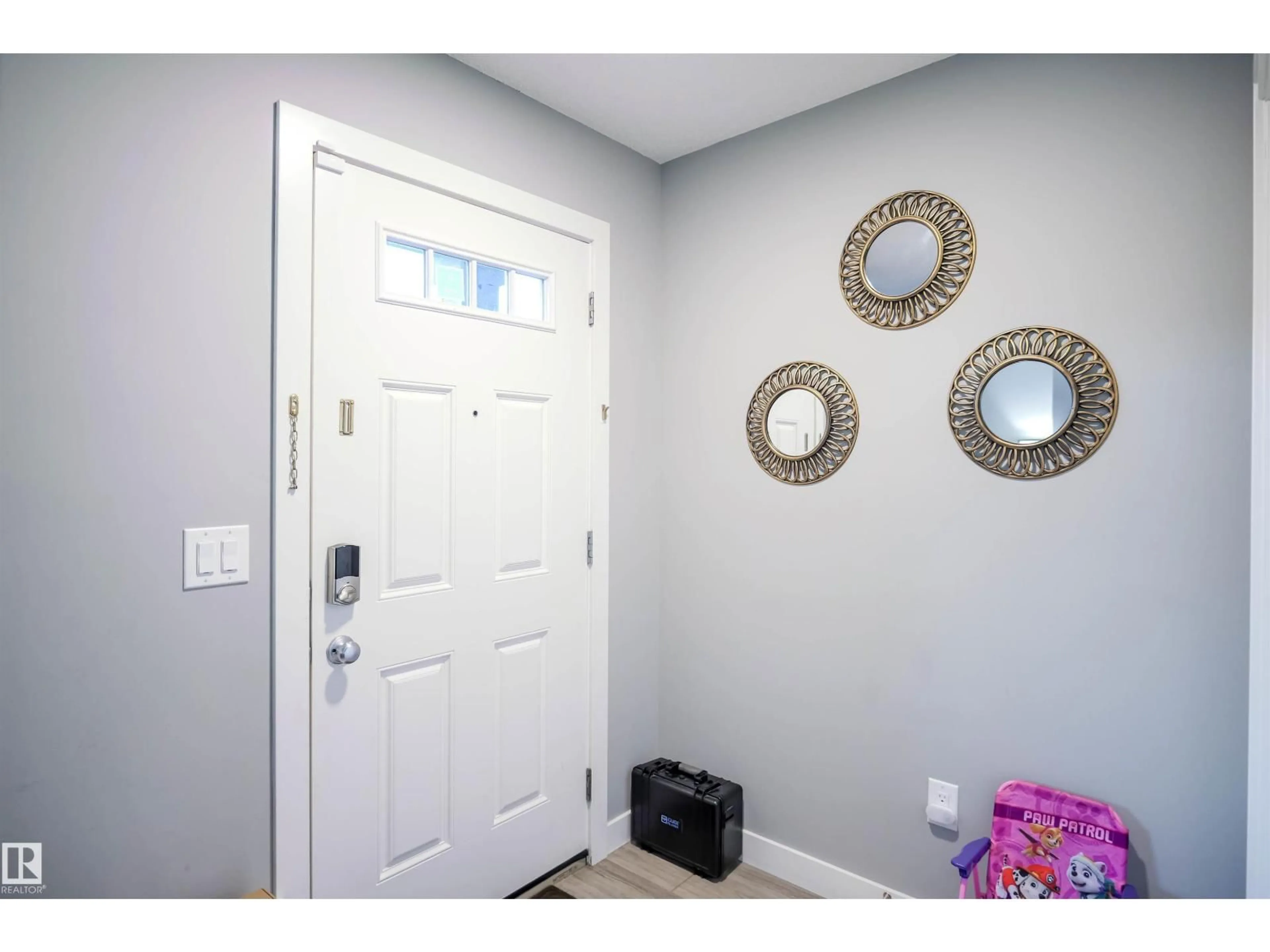 Indoor entryway for 4027 3 STREET, Edmonton Alberta T6T2E8