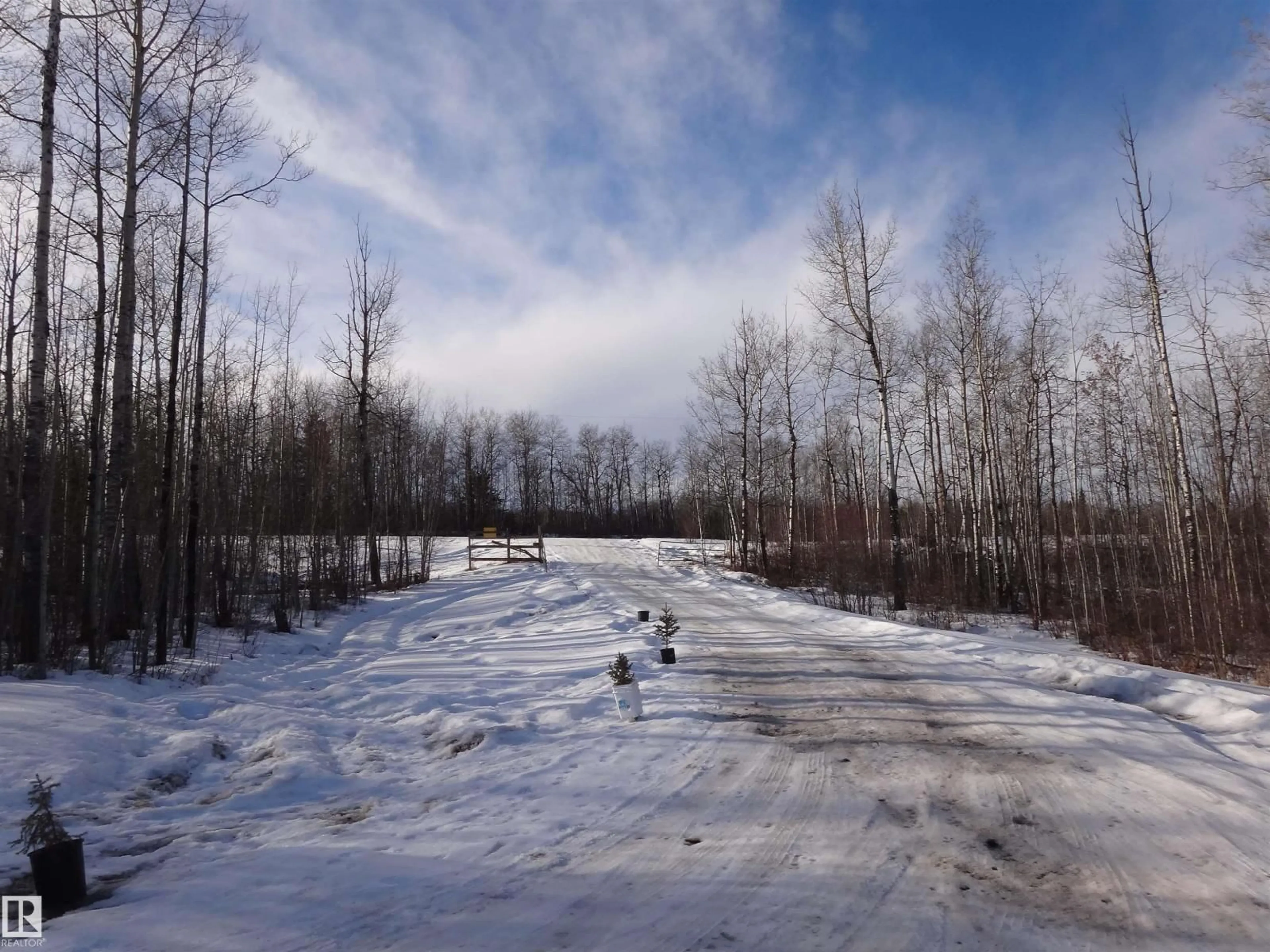 Blurry image for 53303 RGE RD 13, Rural Lac Ste. Anne County Alberta T0E1V0