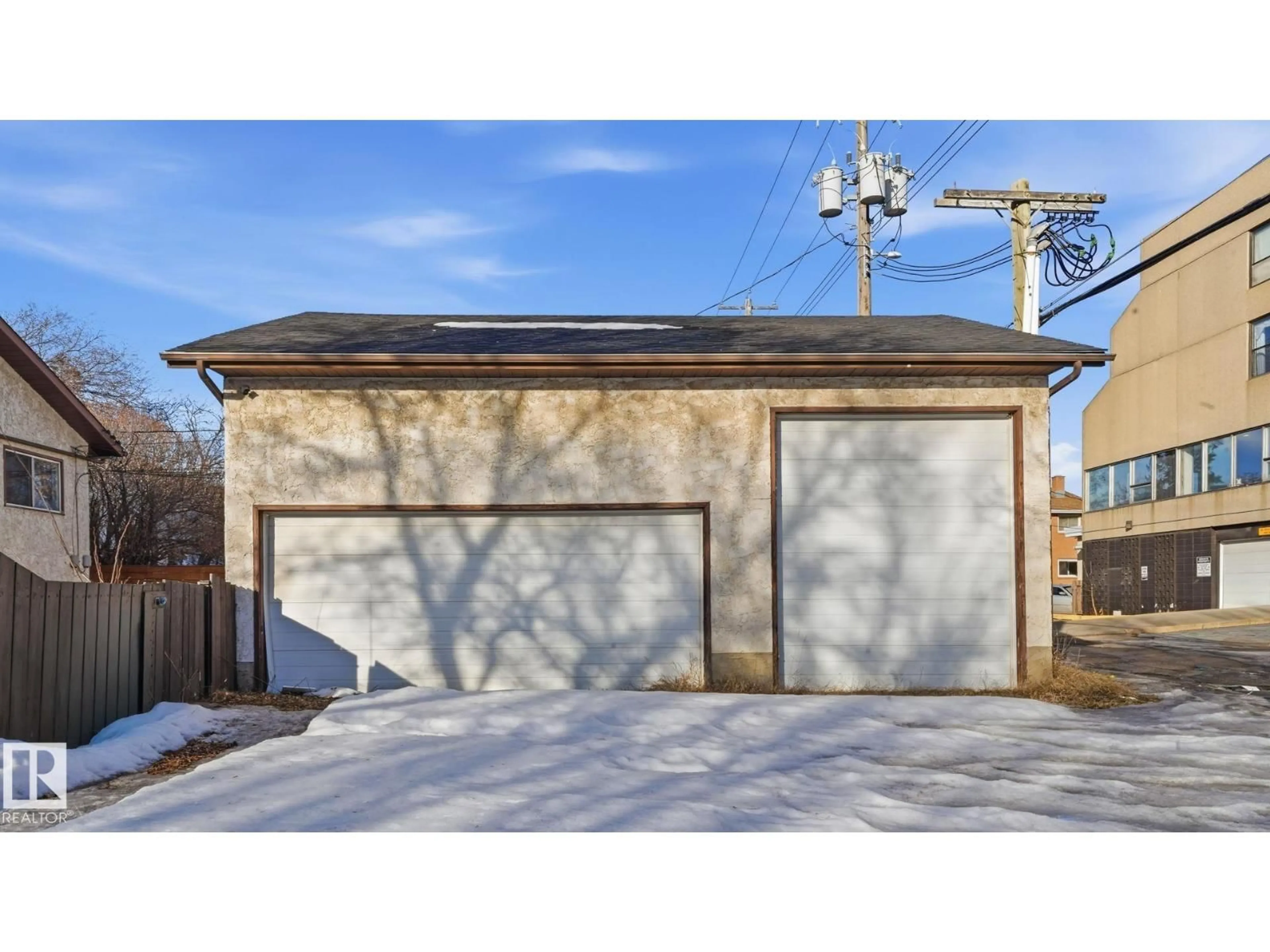 Indoor garage for 11205 125 ST & 12414 112 AV NW, Edmonton Alberta T5M0M6