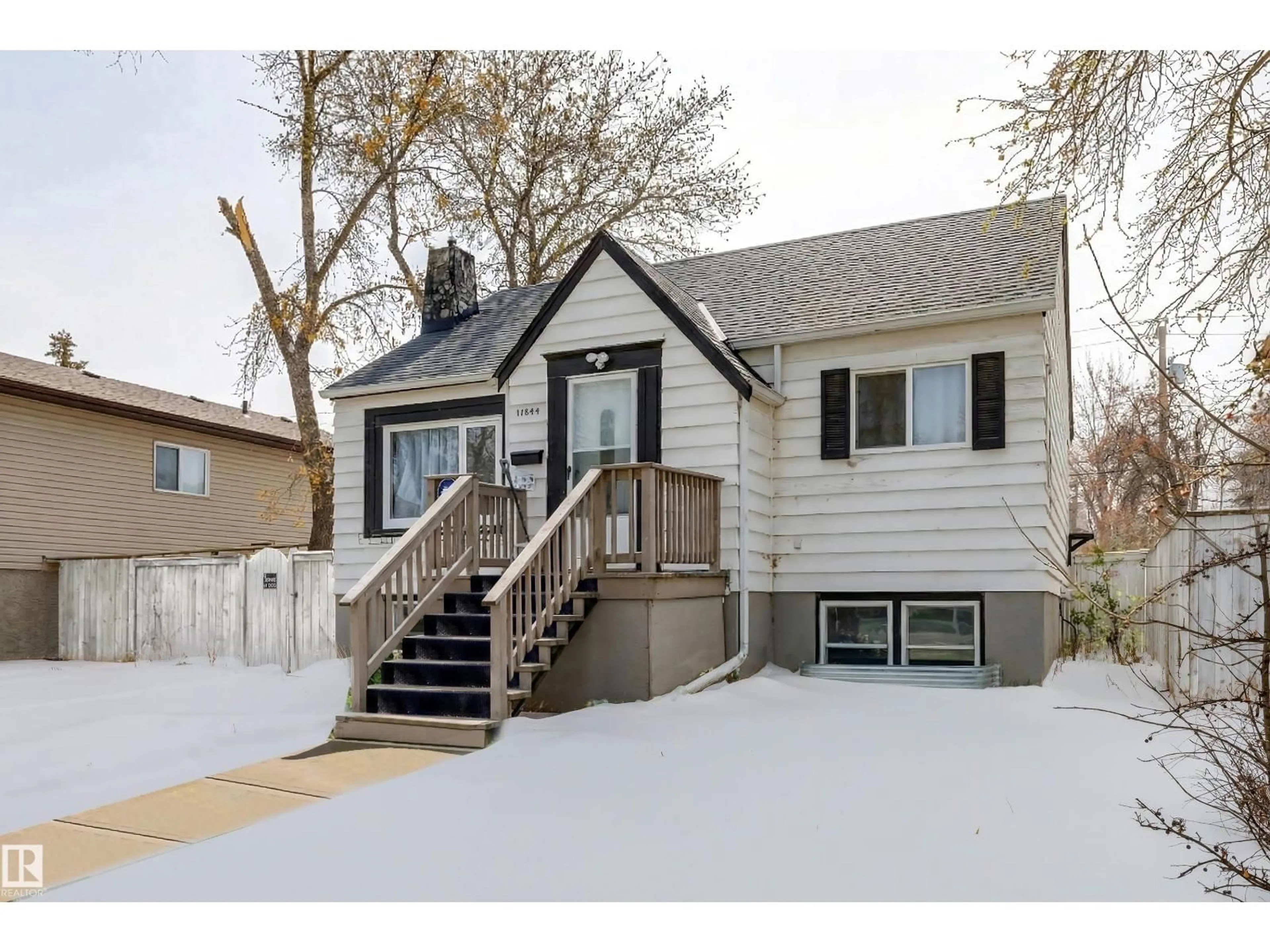 Home with vinyl exterior material, street for NW - 11844 96 ST, Edmonton Alberta T5G1V3