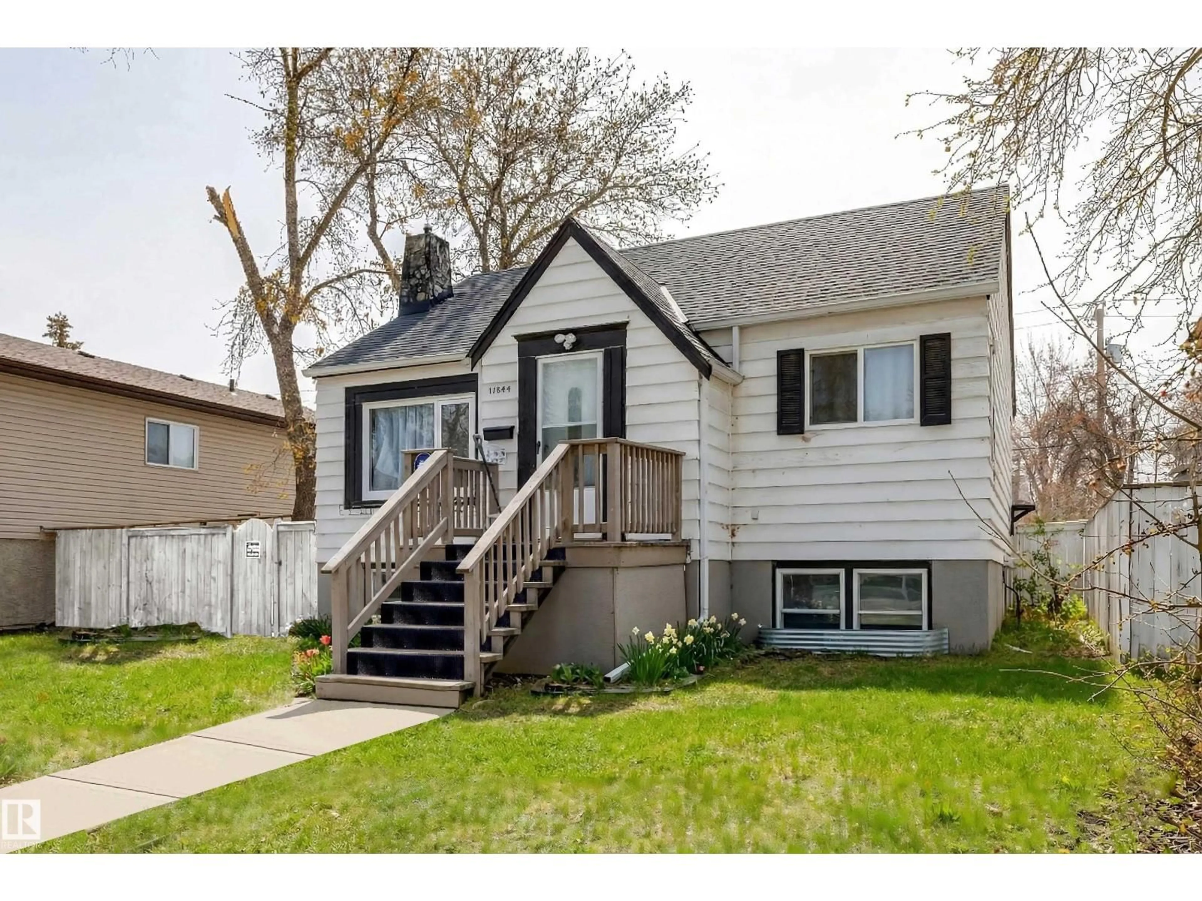 Home with vinyl exterior material, street for NW - 11844 96 ST, Edmonton Alberta T5G1V3
