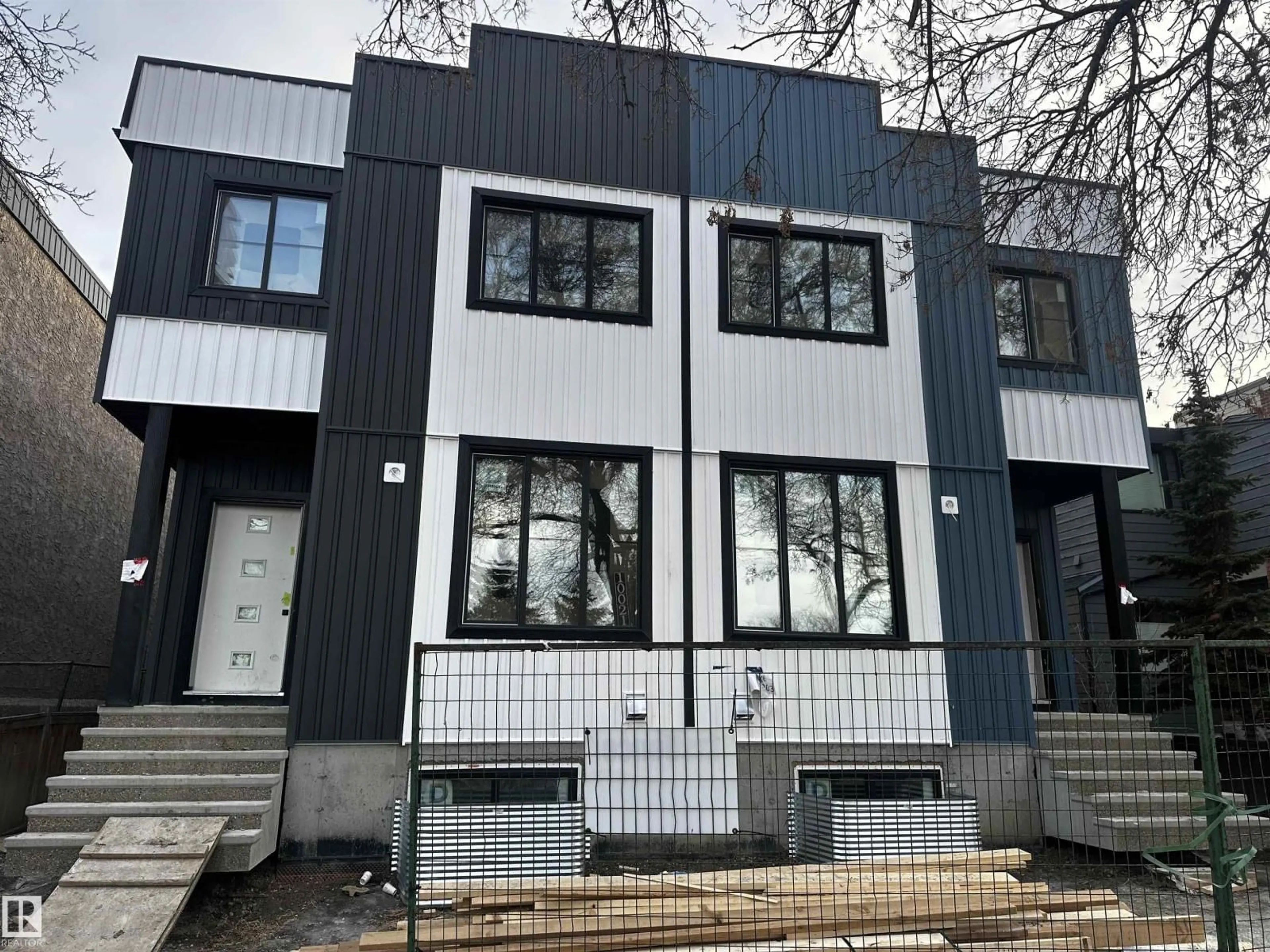 Unknown for 10021 89 AV, Edmonton Alberta T6E2S7