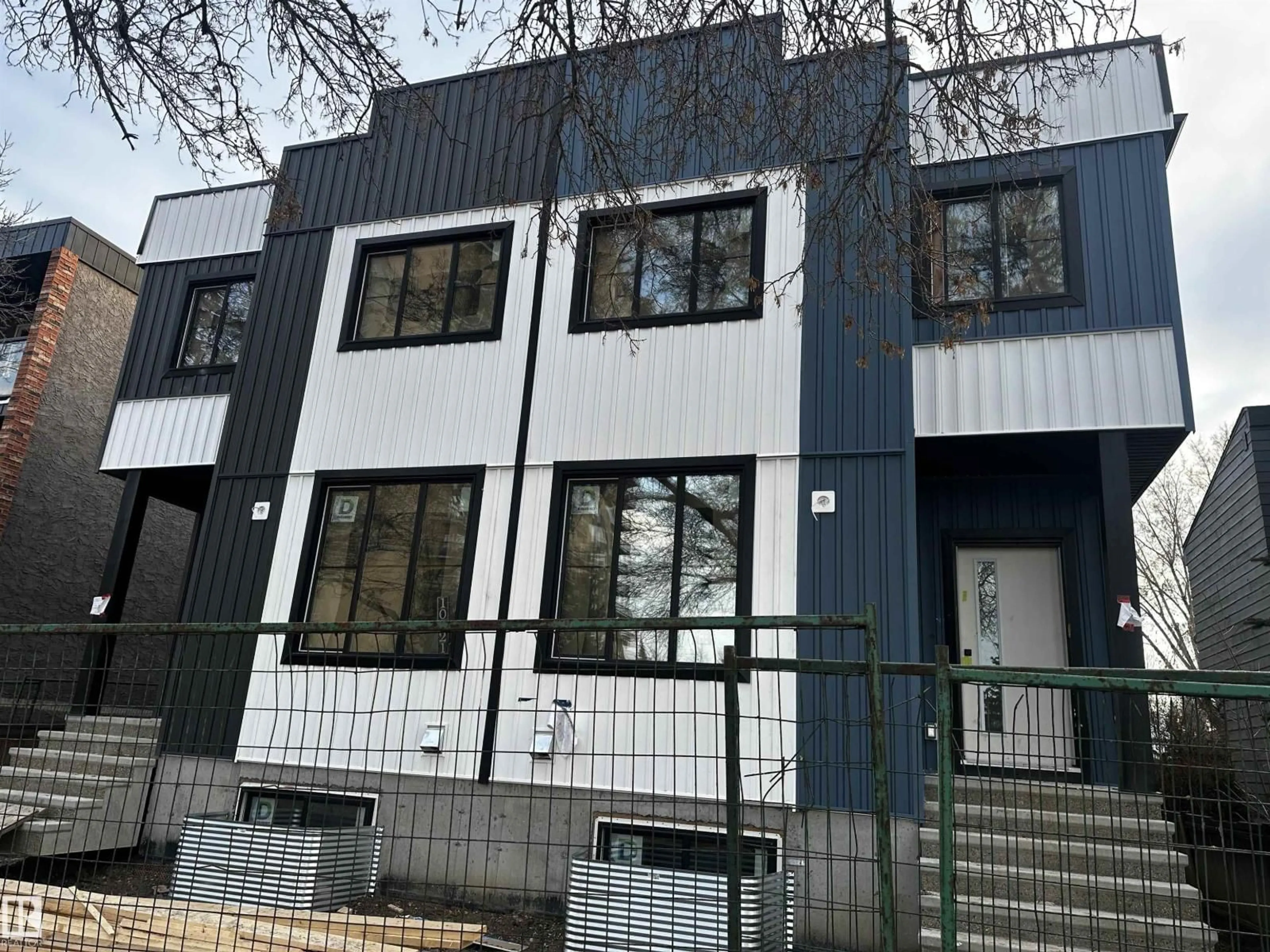 Unknown for 10021 89 AV, Edmonton Alberta T6E2S7