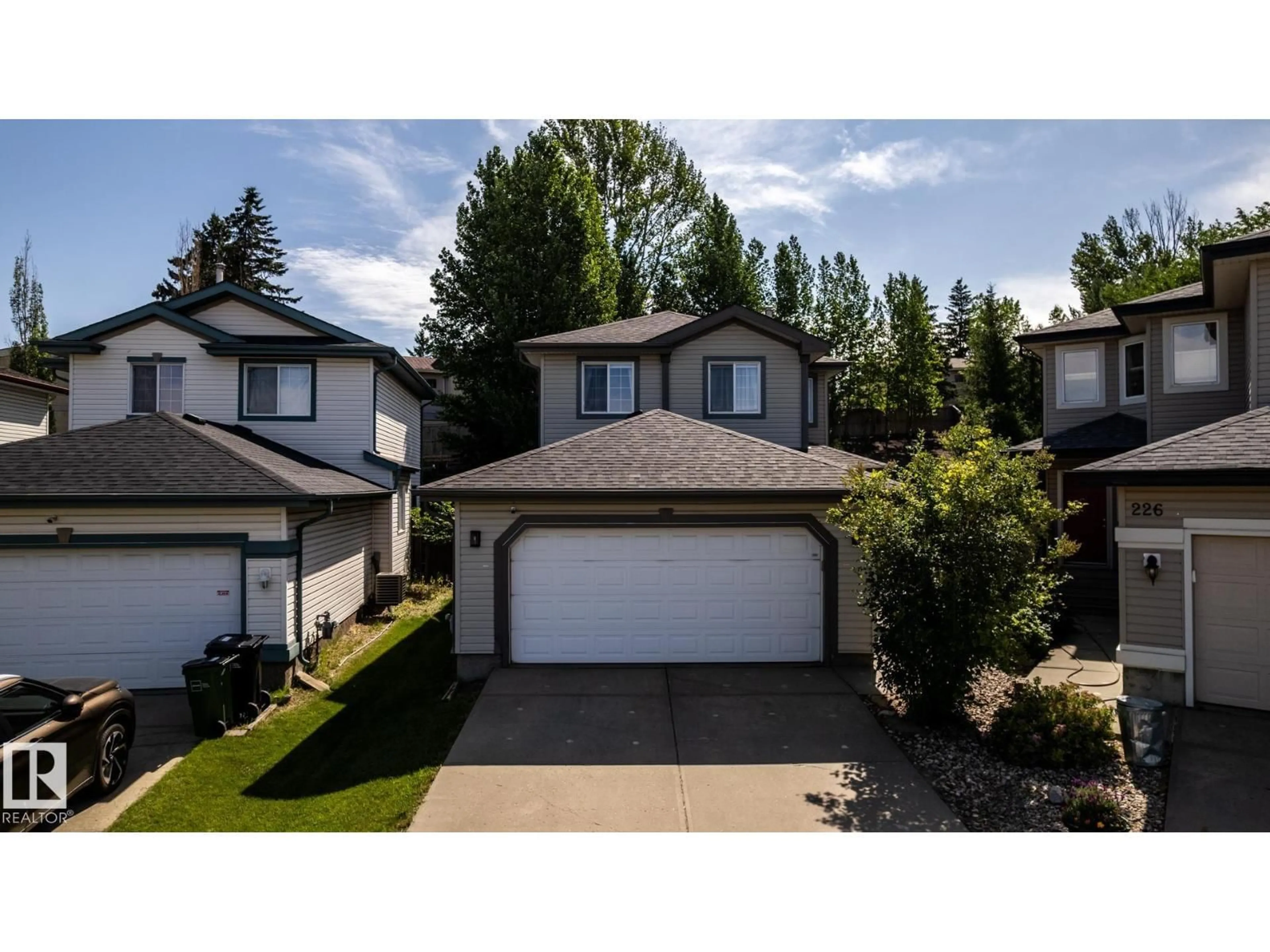 A pic from outside/outdoor area/front of a property/back of a property/a pic from drone, street for 228 HYNDMAN CR, Edmonton Alberta T5A5H9