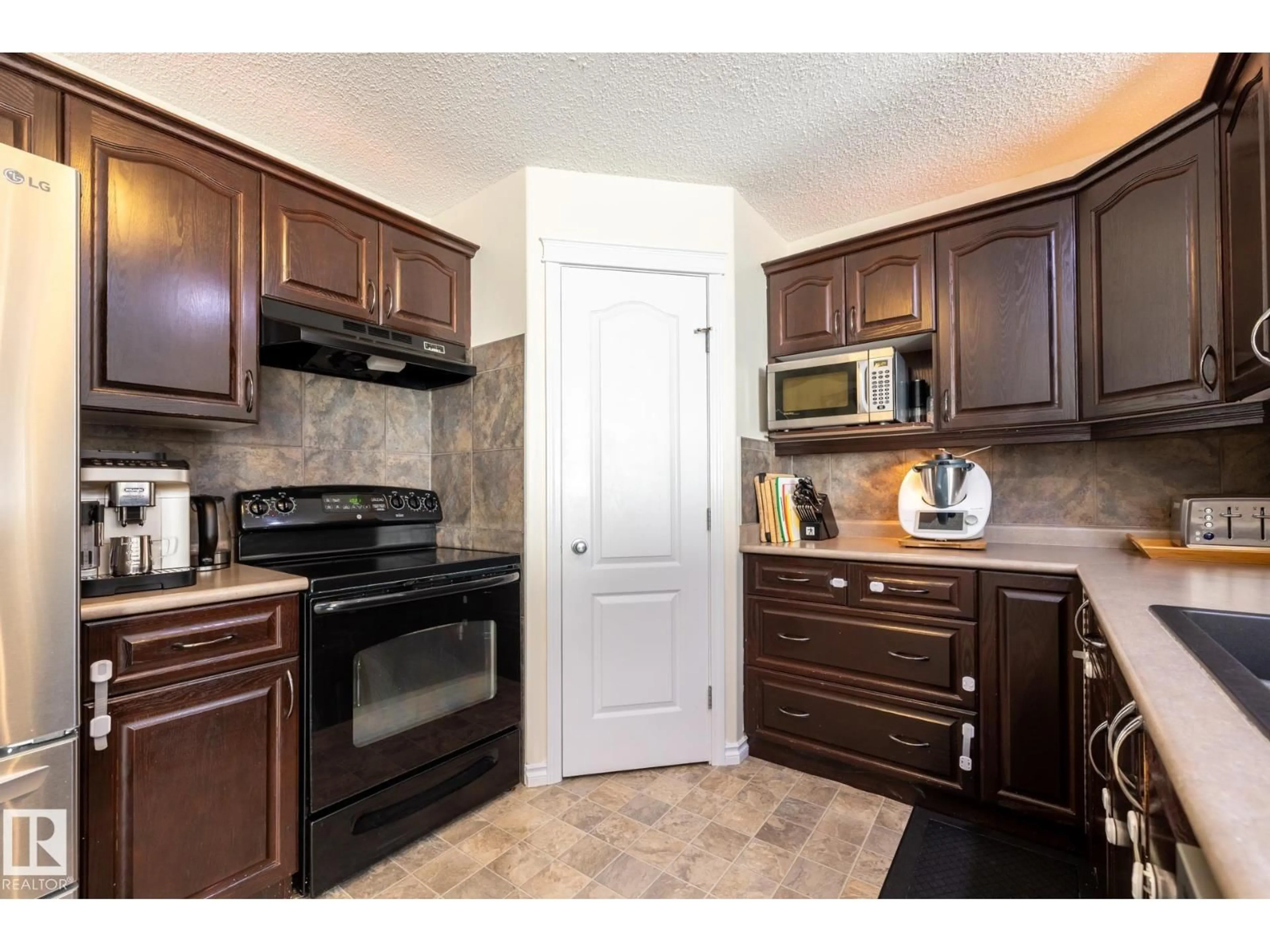 Standard kitchen, unknown for 228 HYNDMAN CR, Edmonton Alberta T5A5H9