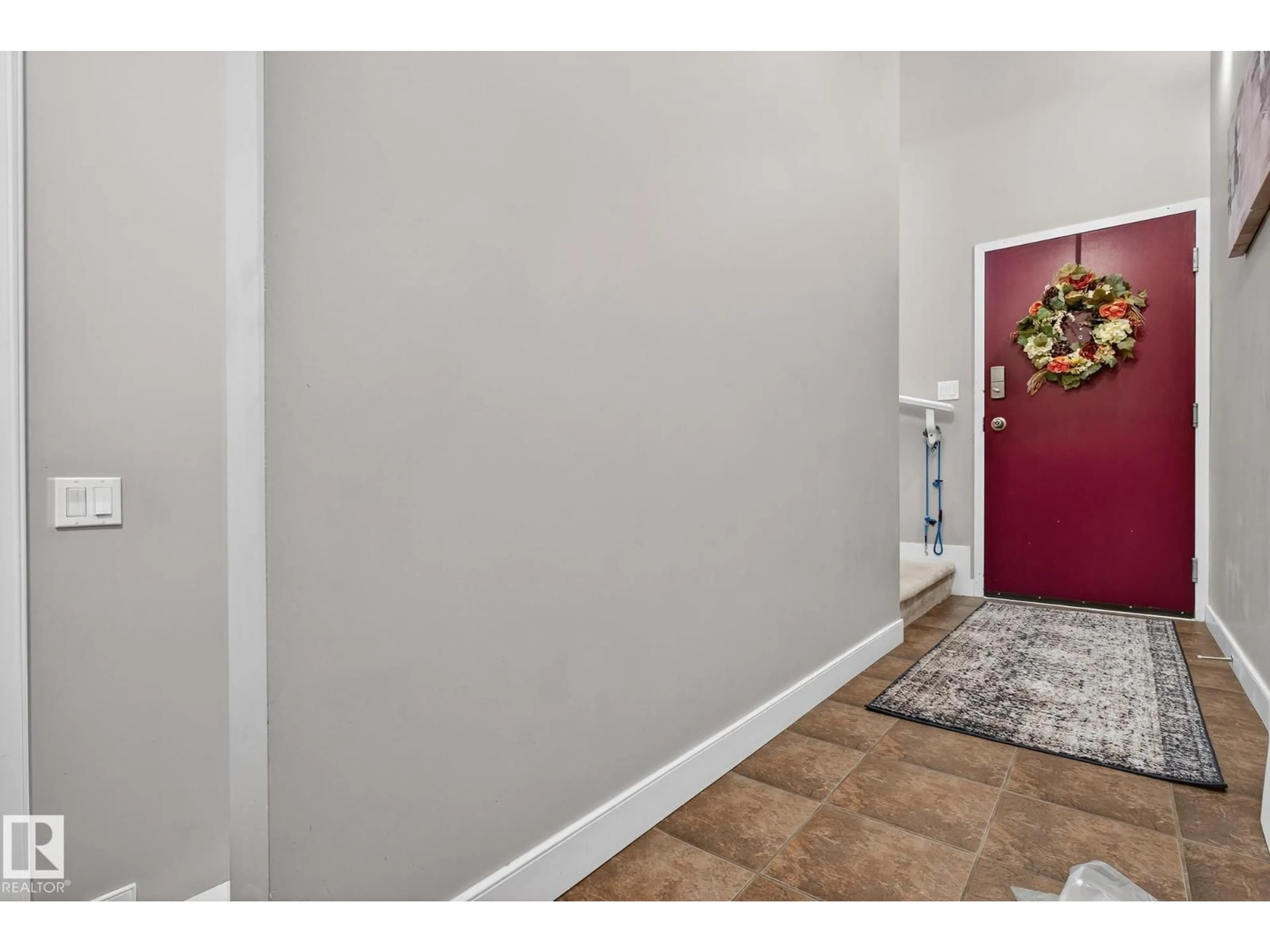 Indoor entryway for 7293 - 117 SOUTH TERWILLEGAR DR, Edmonton Alberta T6R0N5