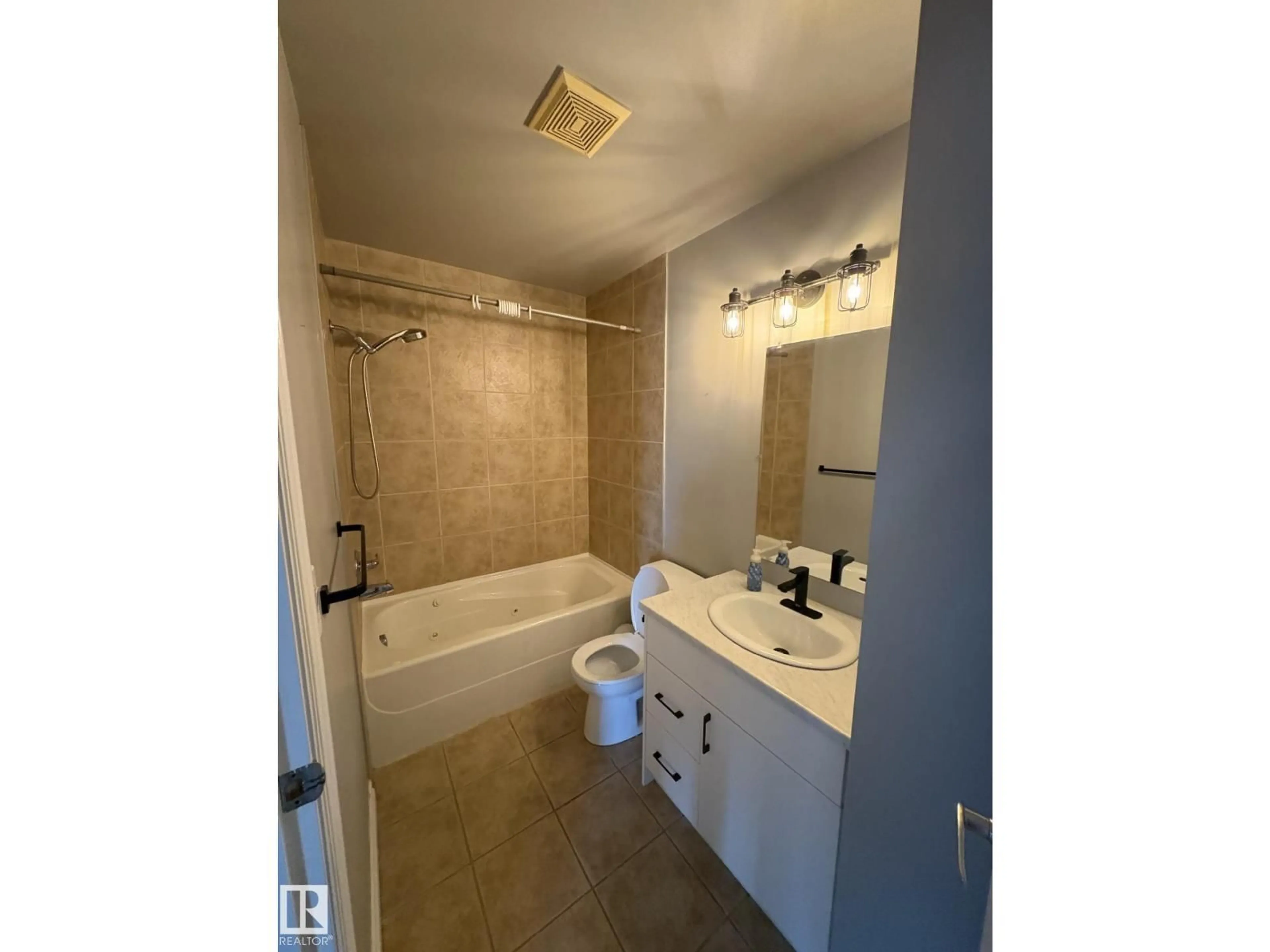 Standard bathroom, ceramic/tile floor for 209 - 10116 80 AV, Edmonton Alberta T6E6V7