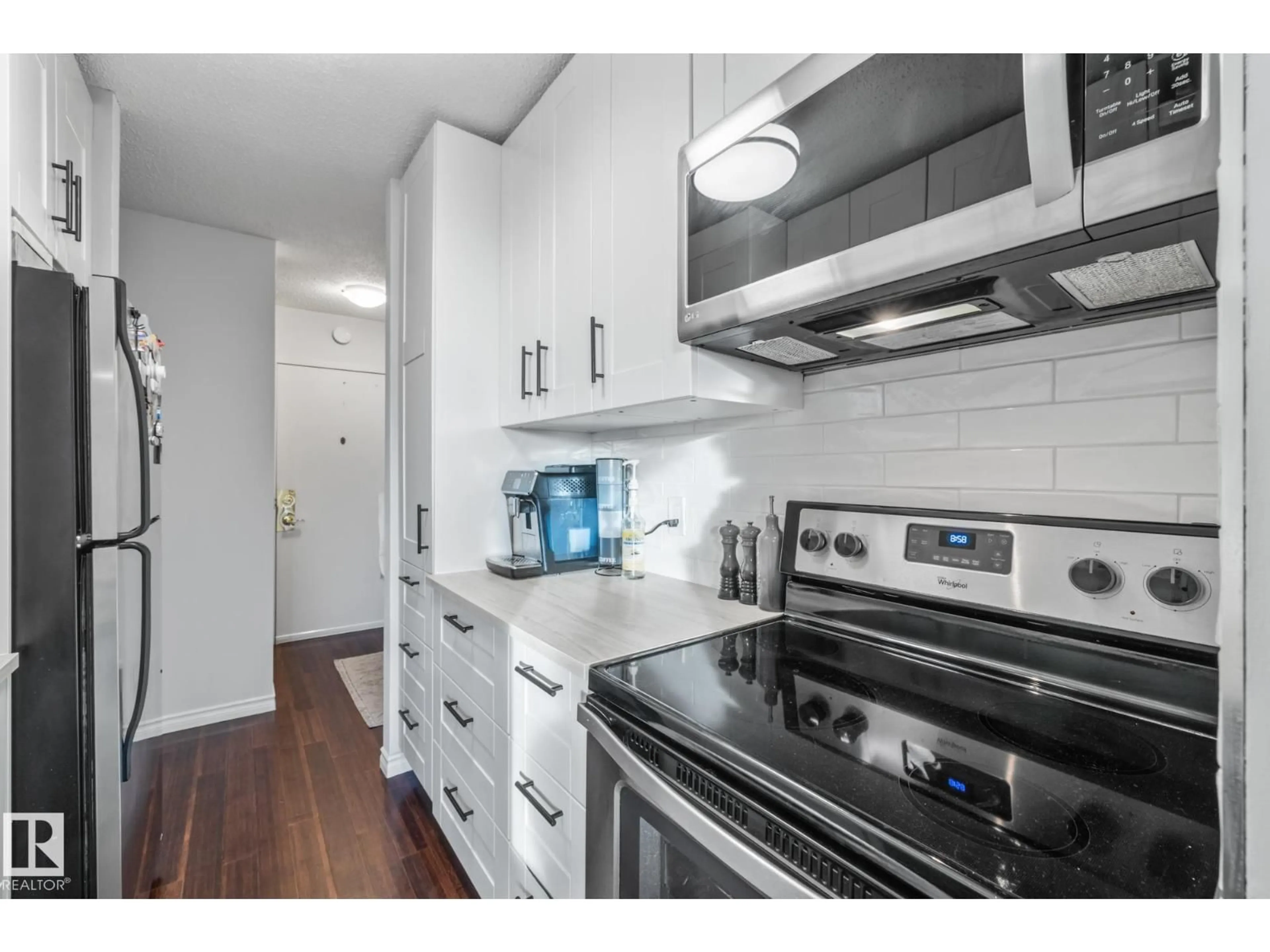 Standard kitchen, wood/laminate floor for #1502 - 9909 110 ST, Edmonton Alberta T5K2E5