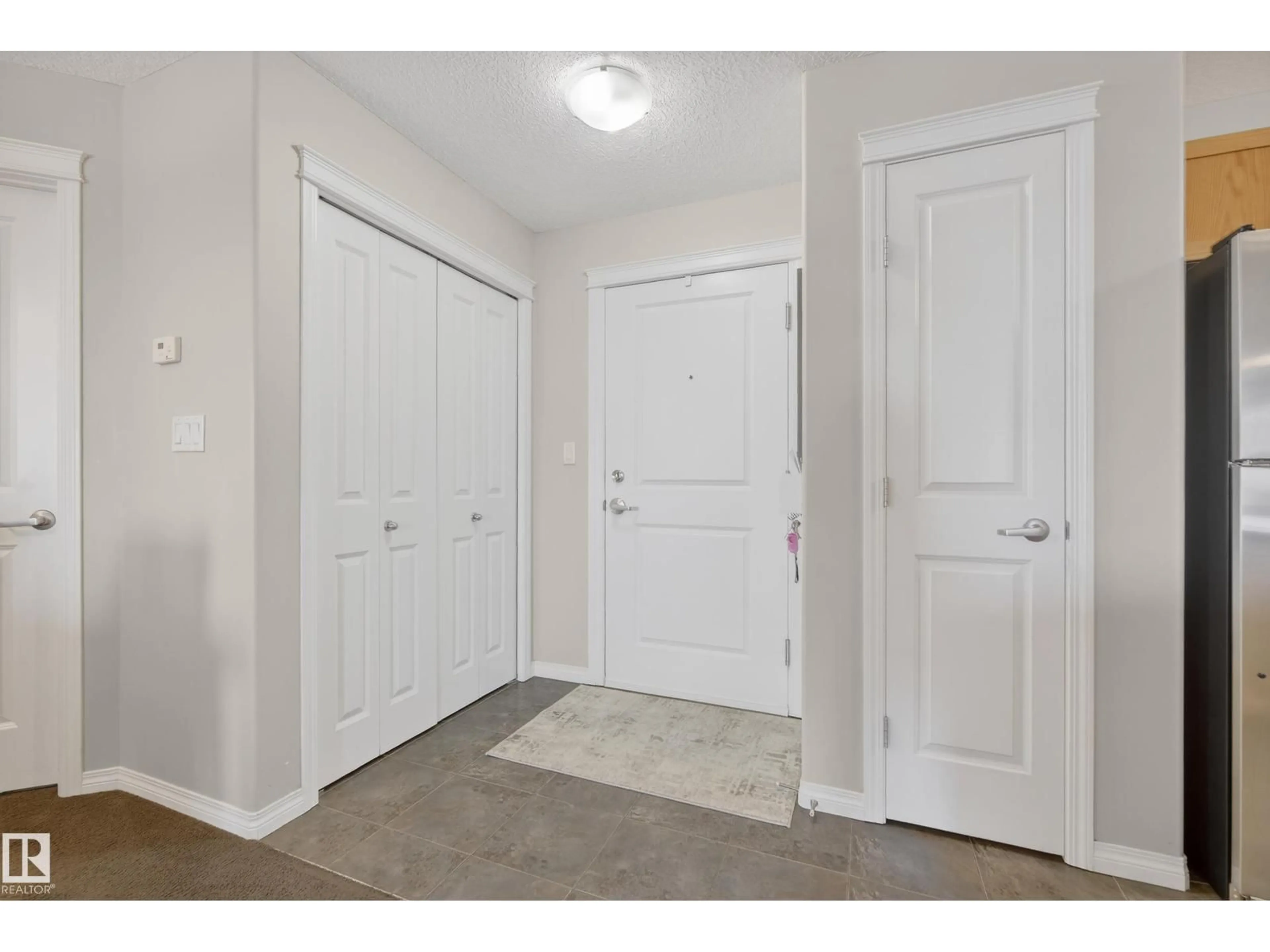 Indoor entryway for 326 300 SPRUCE RIDGE RD, Spruce Grove Alberta T7X0H6