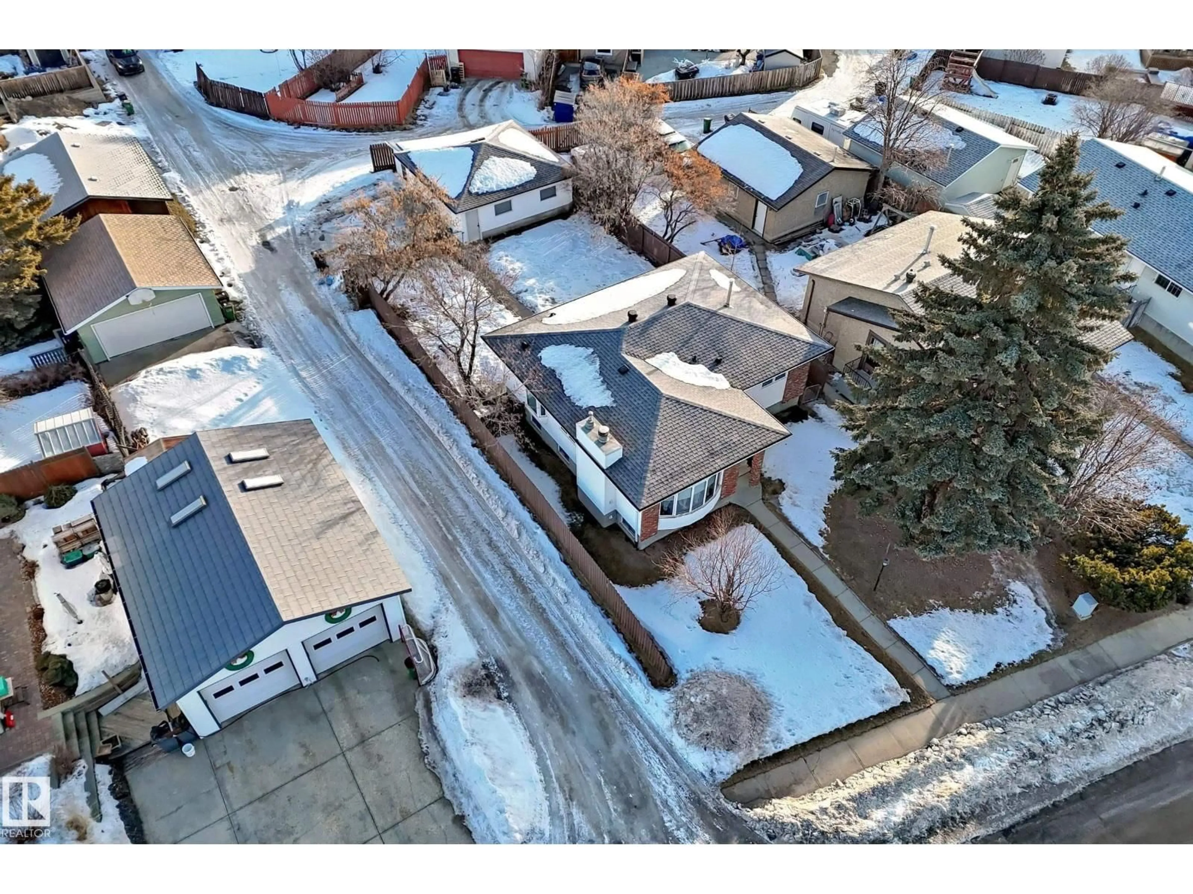 A pic from outside/outdoor area/front of a property/back of a property/a pic from drone, street for 3435 65 ST, Edmonton Alberta T6H2K2