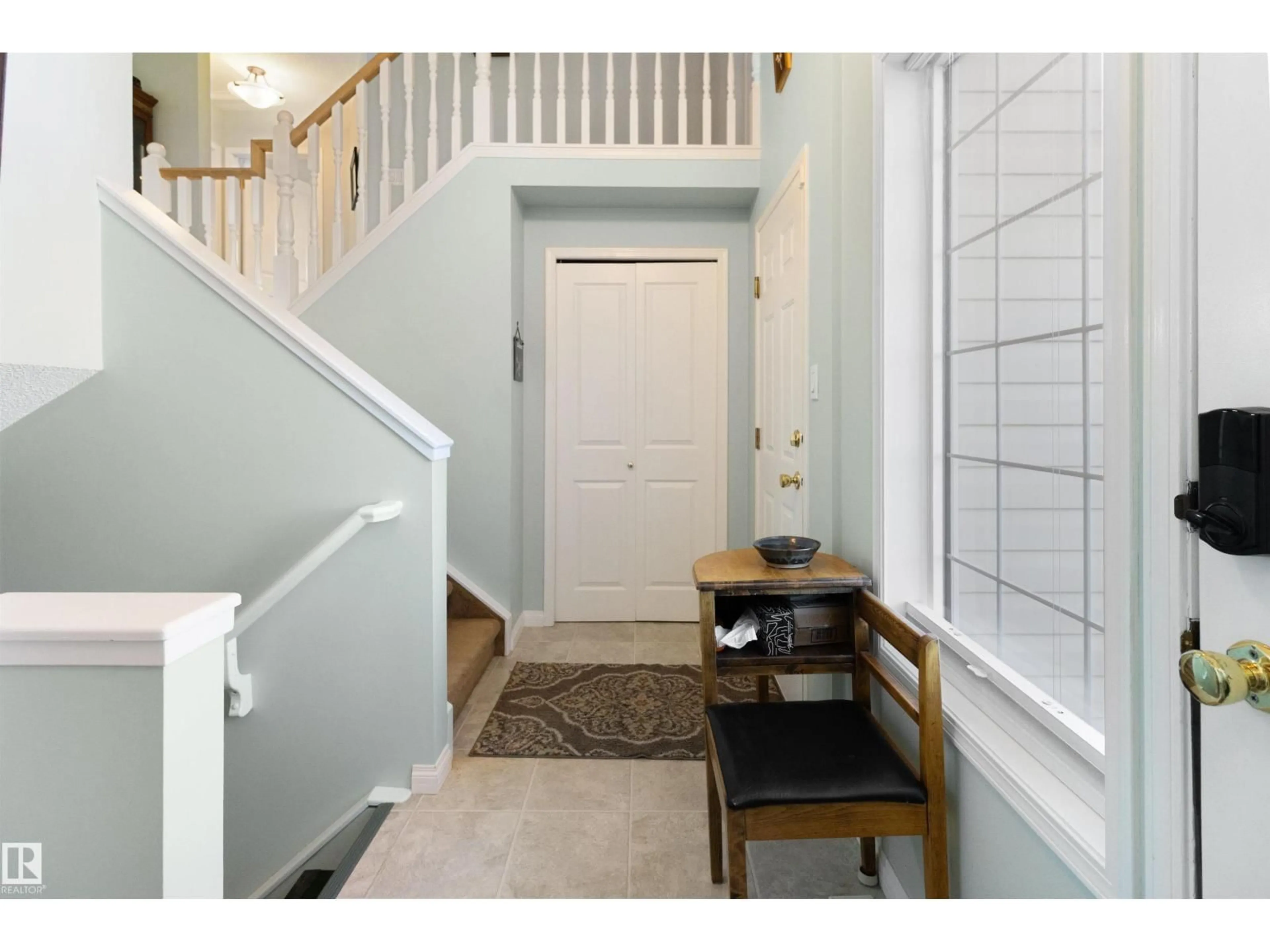 Indoor entryway for 1717 KENSIT PL, Edmonton Alberta T6L6X6