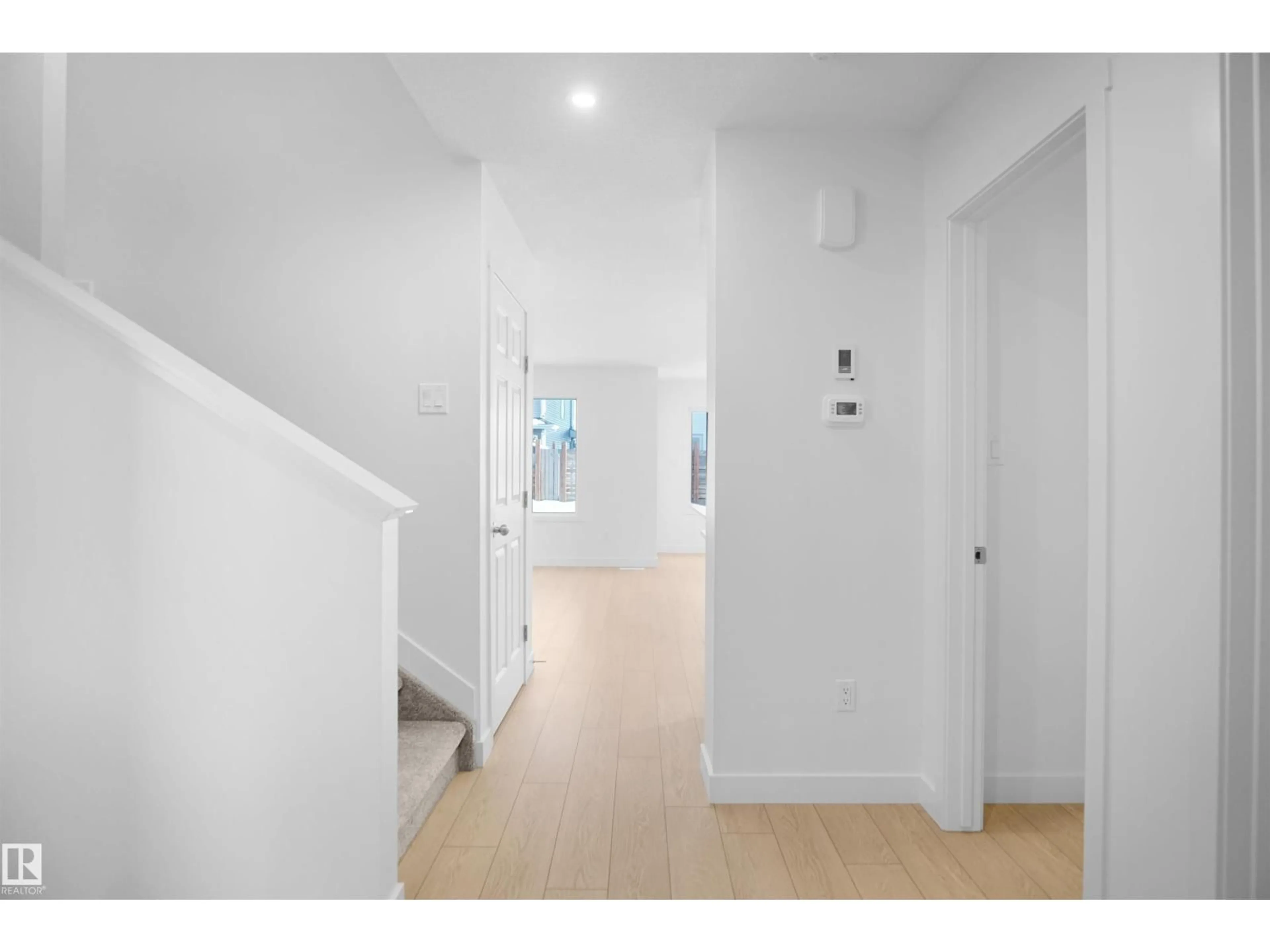 Indoor entryway for 930 15 AV, Edmonton Alberta T6T2V2