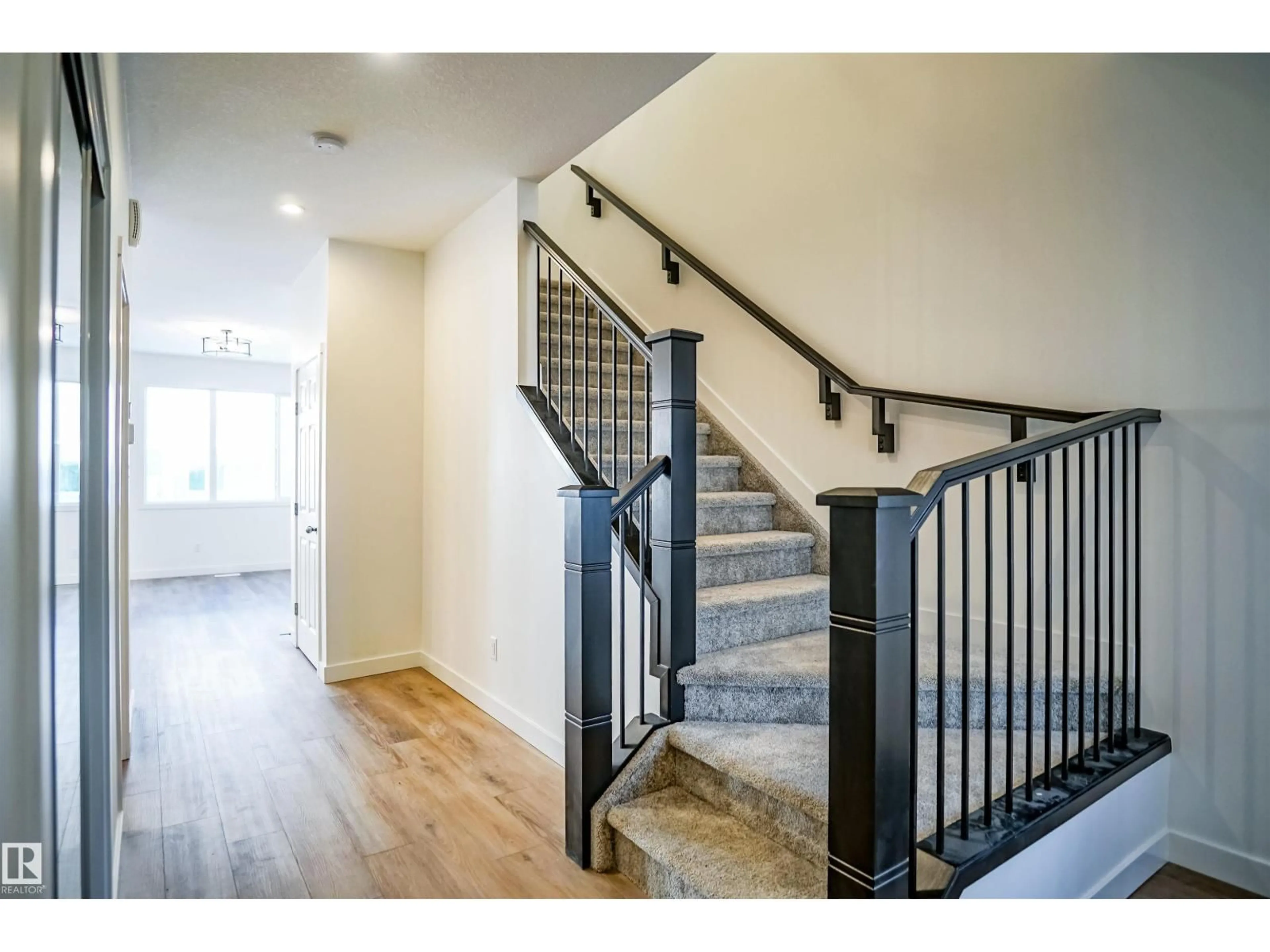 Stairs for 1027 14 AV, Edmonton Alberta T6T2N5