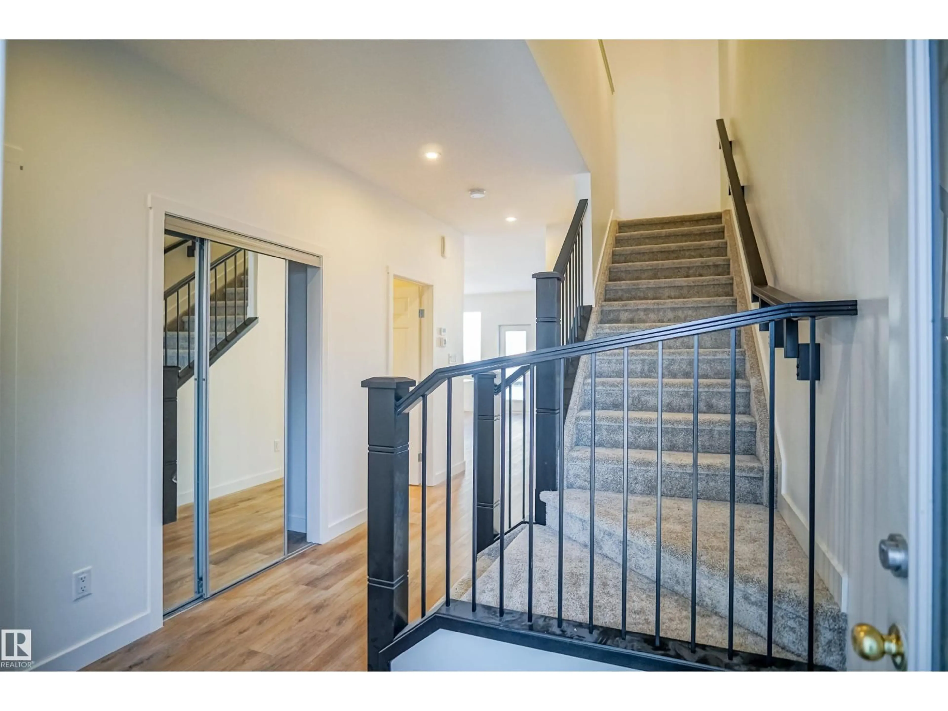 Unknown for 1027 14 AV, Edmonton Alberta T6T2N5