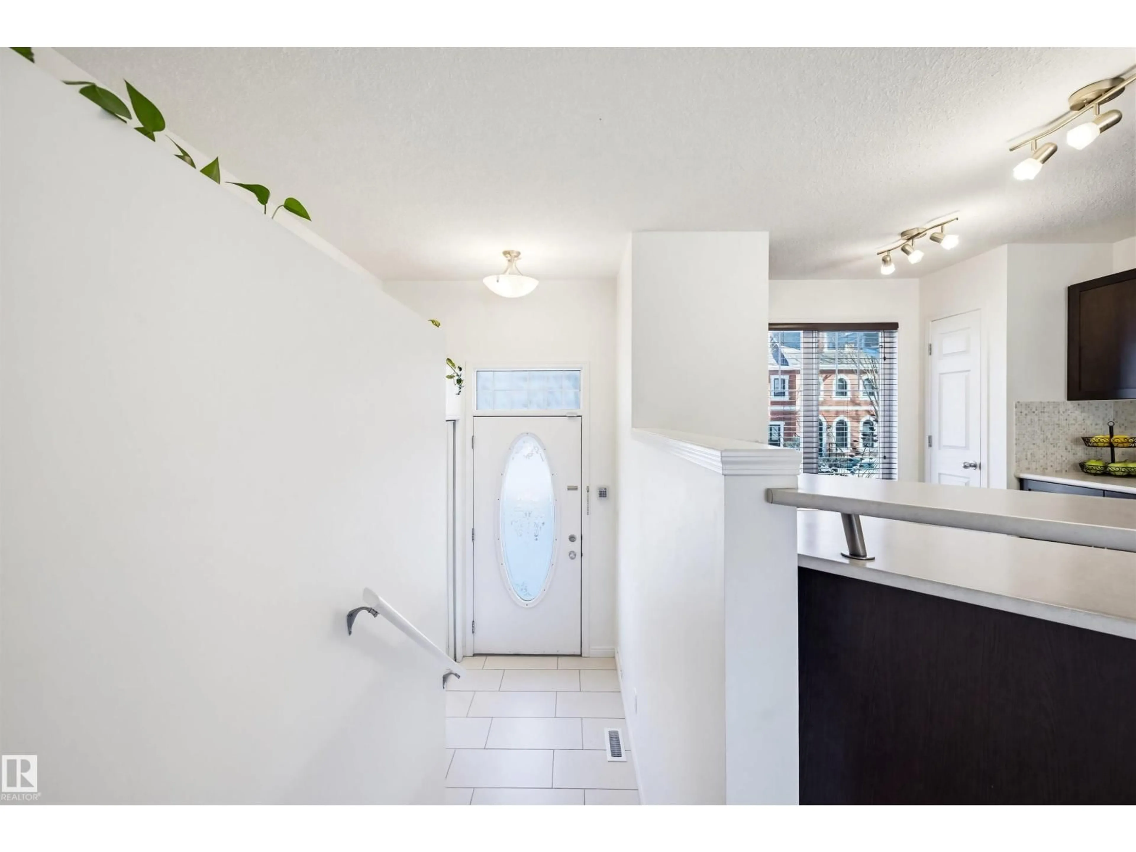 Indoor entryway for NW - 4944 TERWILLEGAR CM, Edmonton Alberta T6R0S3