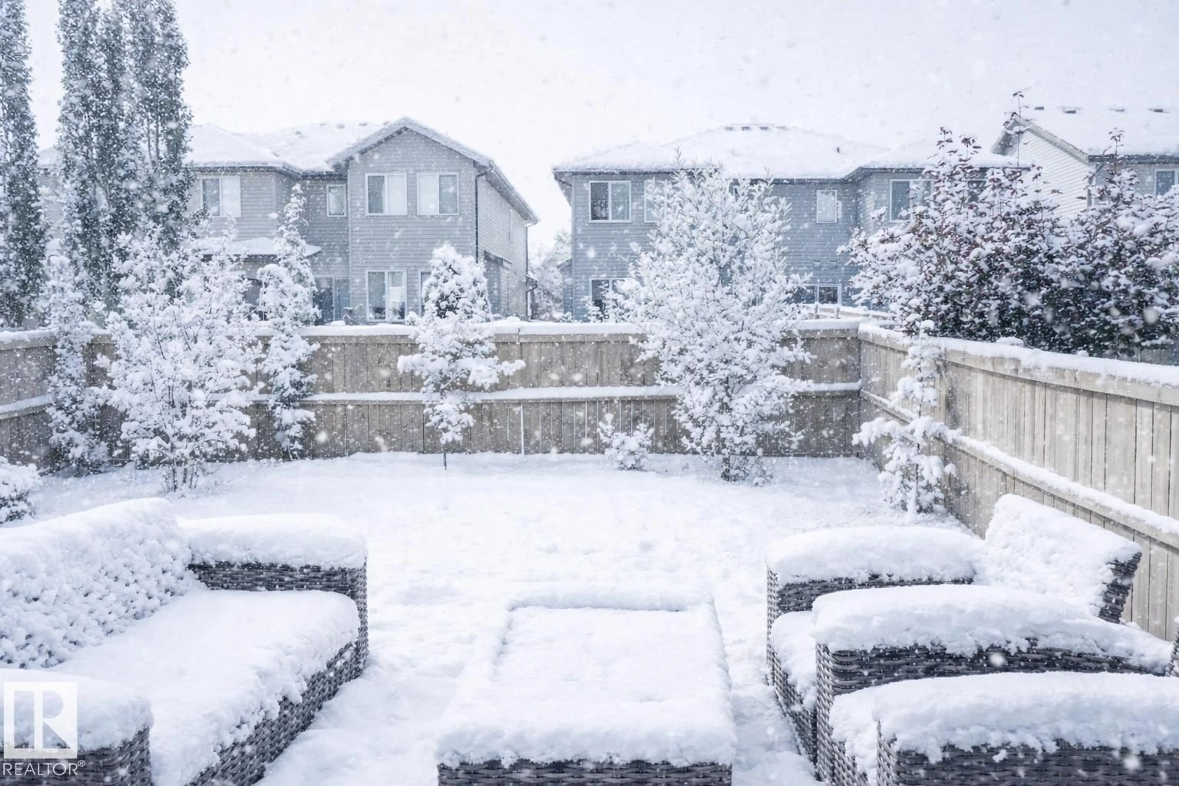 Patio, street for 3307 HILTON CR, Edmonton Alberta T6M0N5