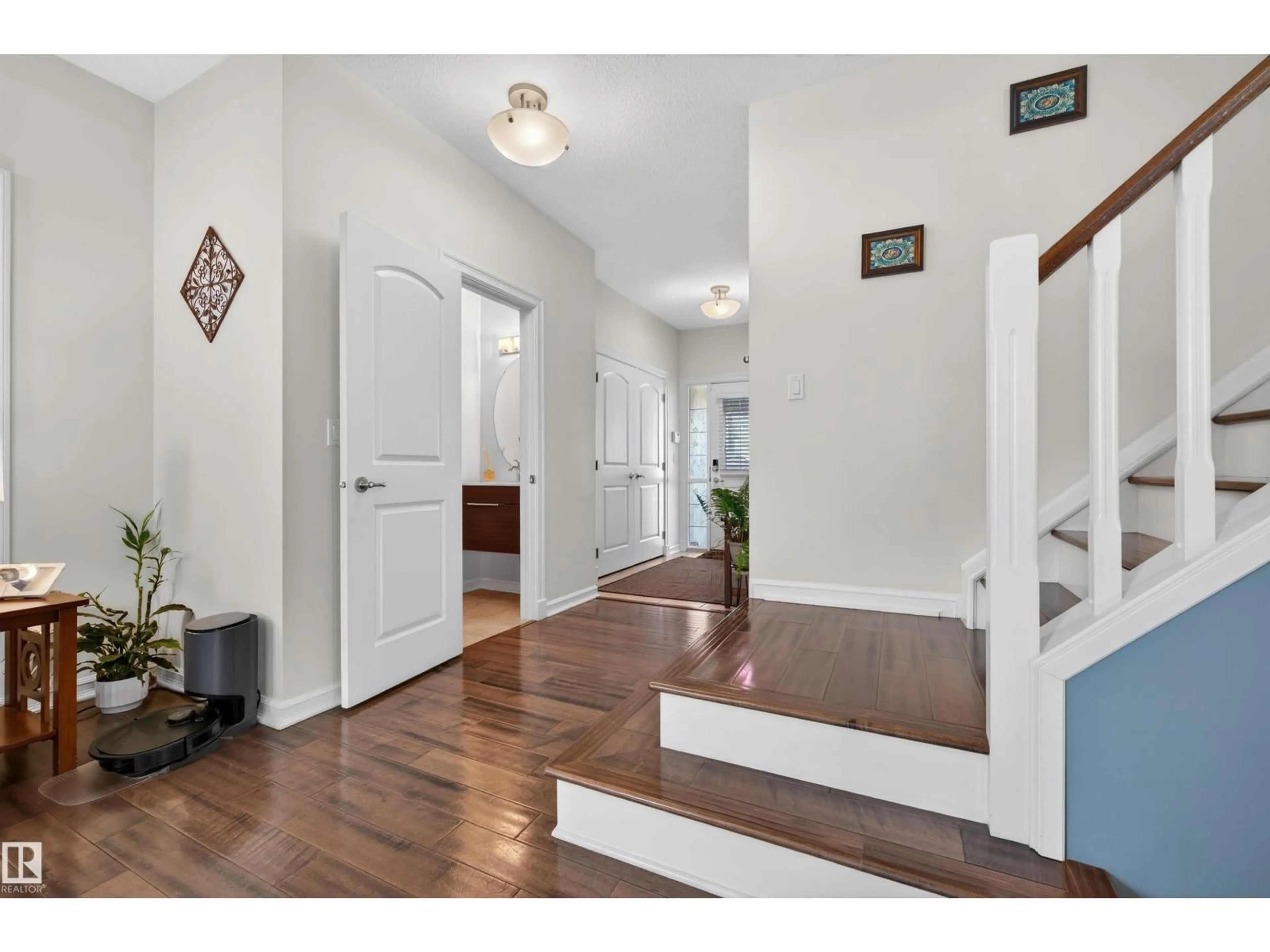 Indoor entryway for 1804 HAMMOND CR, Edmonton Alberta T6M0H9